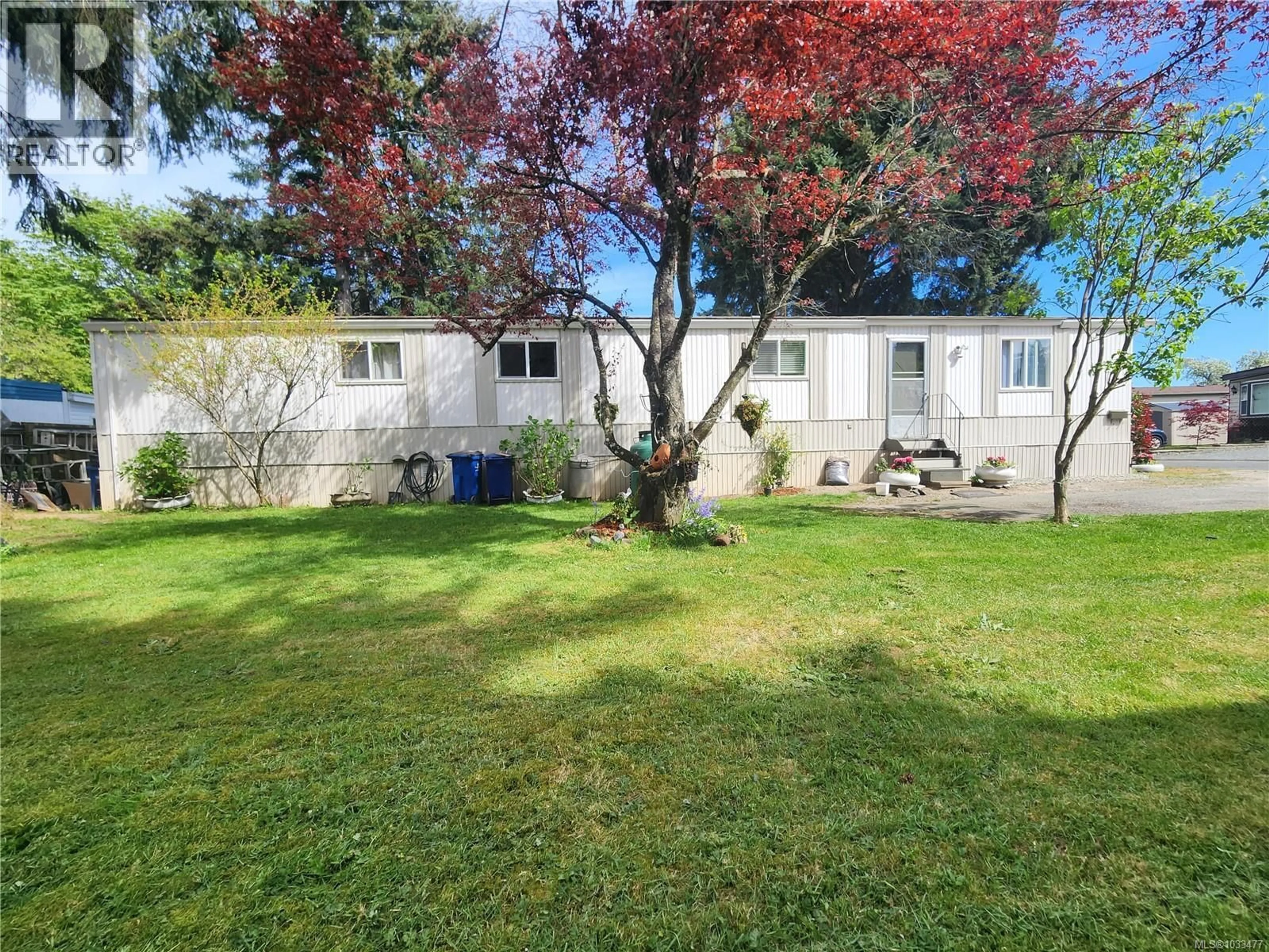 A pic from outside/outdoor area/front of a property/back of a property/a pic from drone, unknown for 38 - 971 DOUGLAS AVENUE, Nanaimo British Columbia V9R6C1