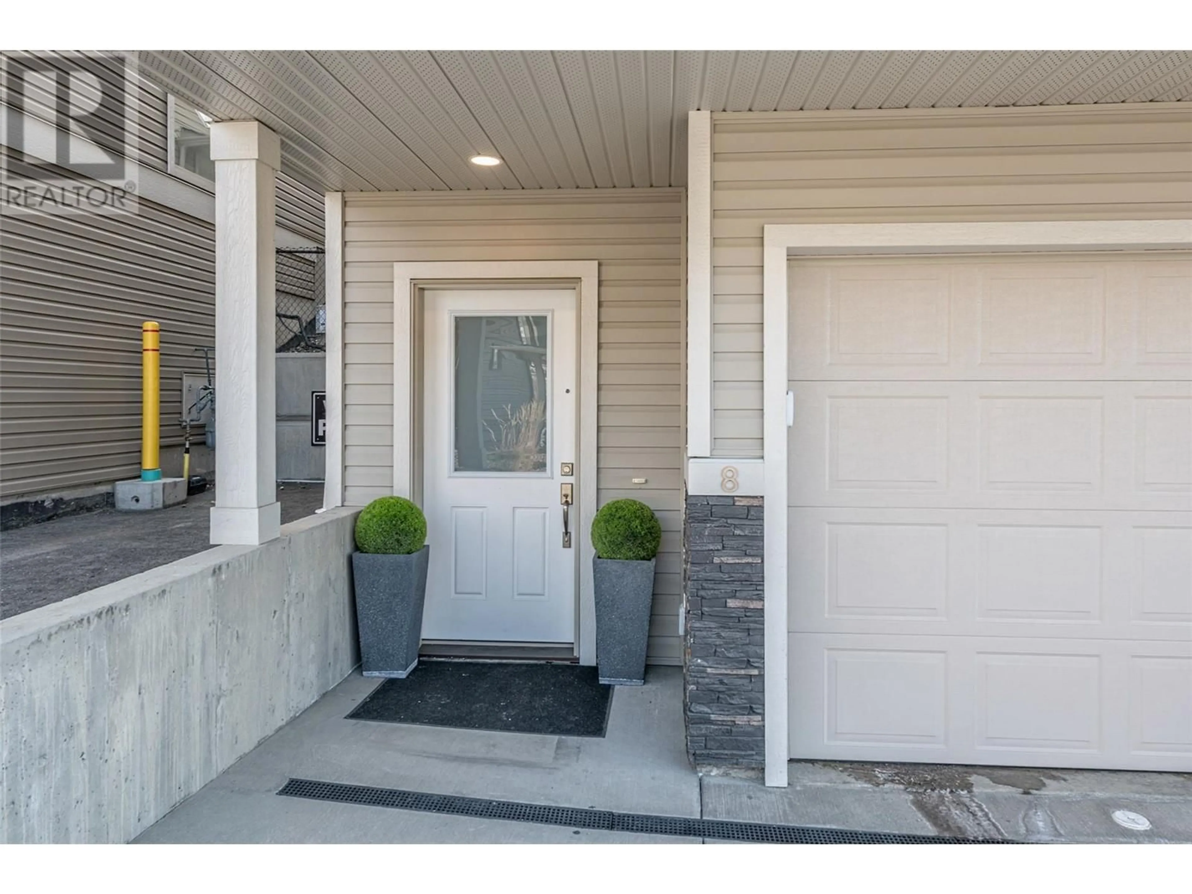 Indoor entryway for 4600 Okanagan Avenue Unit# 8, Vernon British Columbia V1T0A8