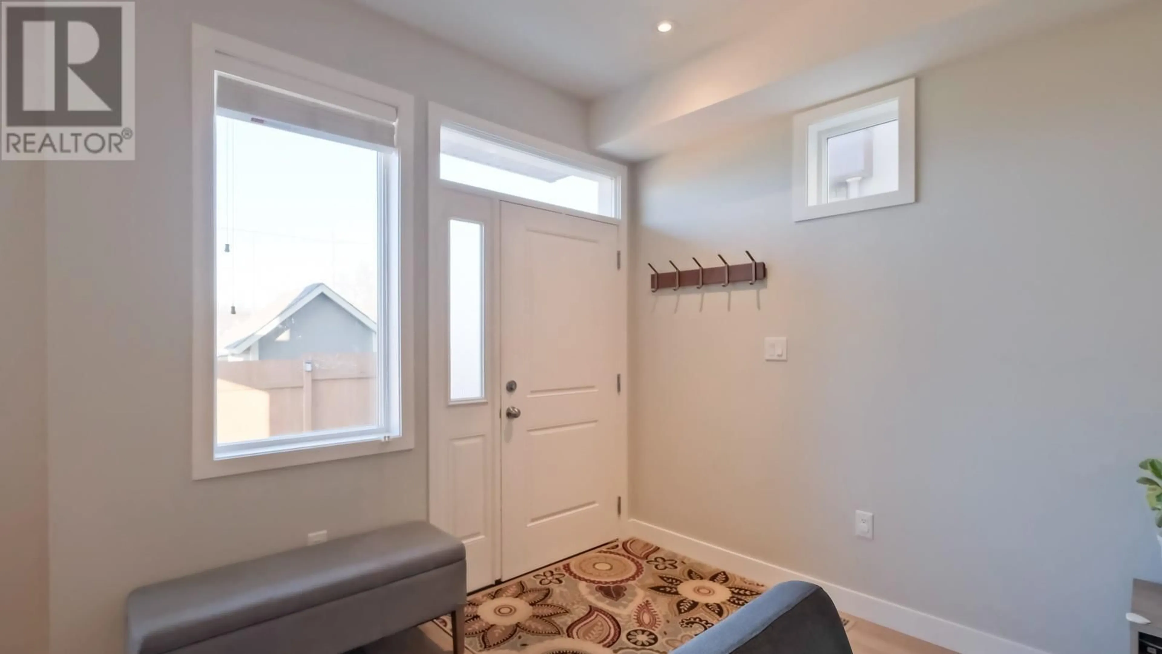 Indoor entryway for 457 NELSON Avenue Unit# 102, Penticton British Columbia V2A2L3