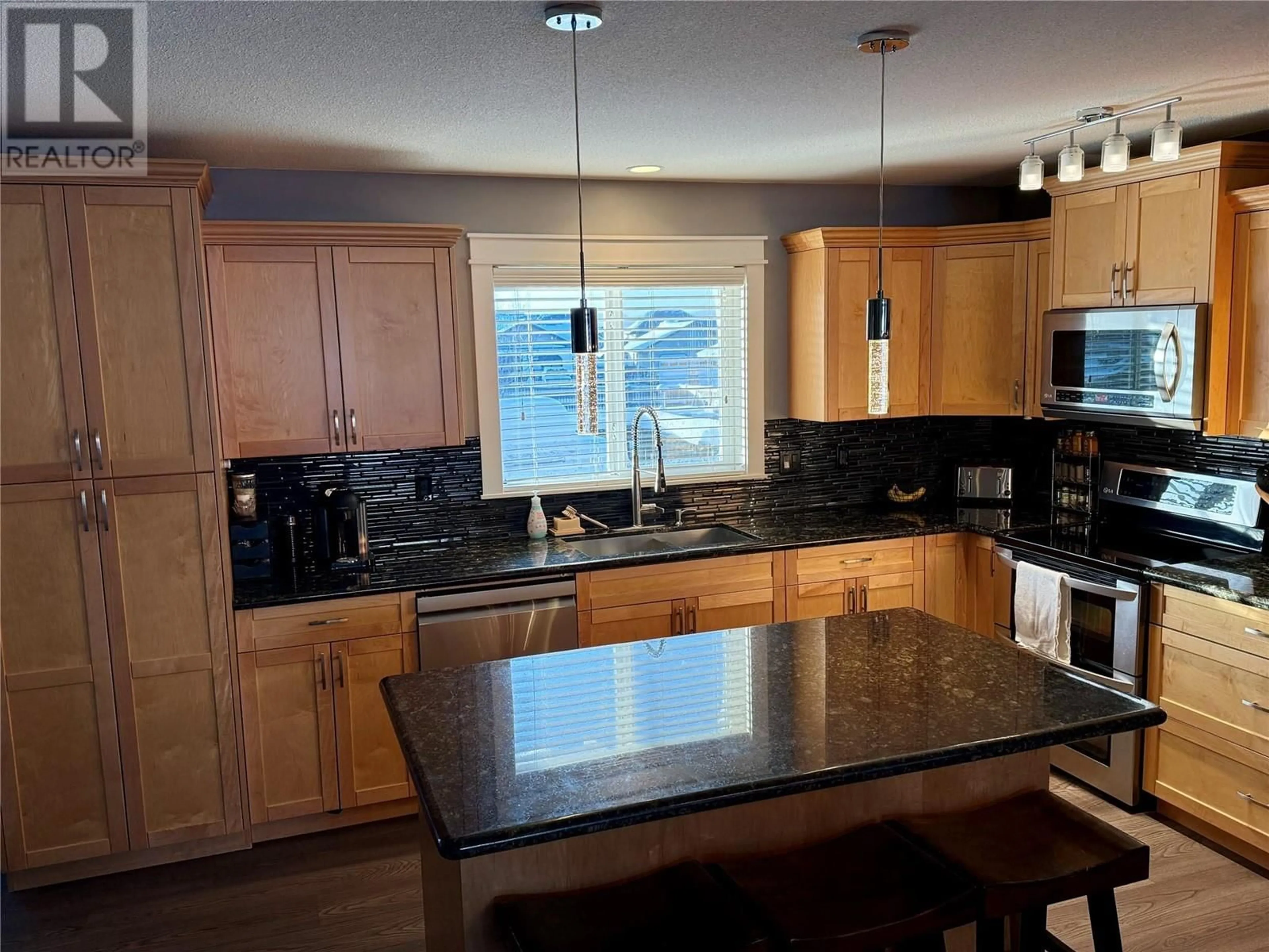 Open concept kitchen, ceramic/tile floor for 1825 84 Avenue, Dawson Creek British Columbia V1G0E4