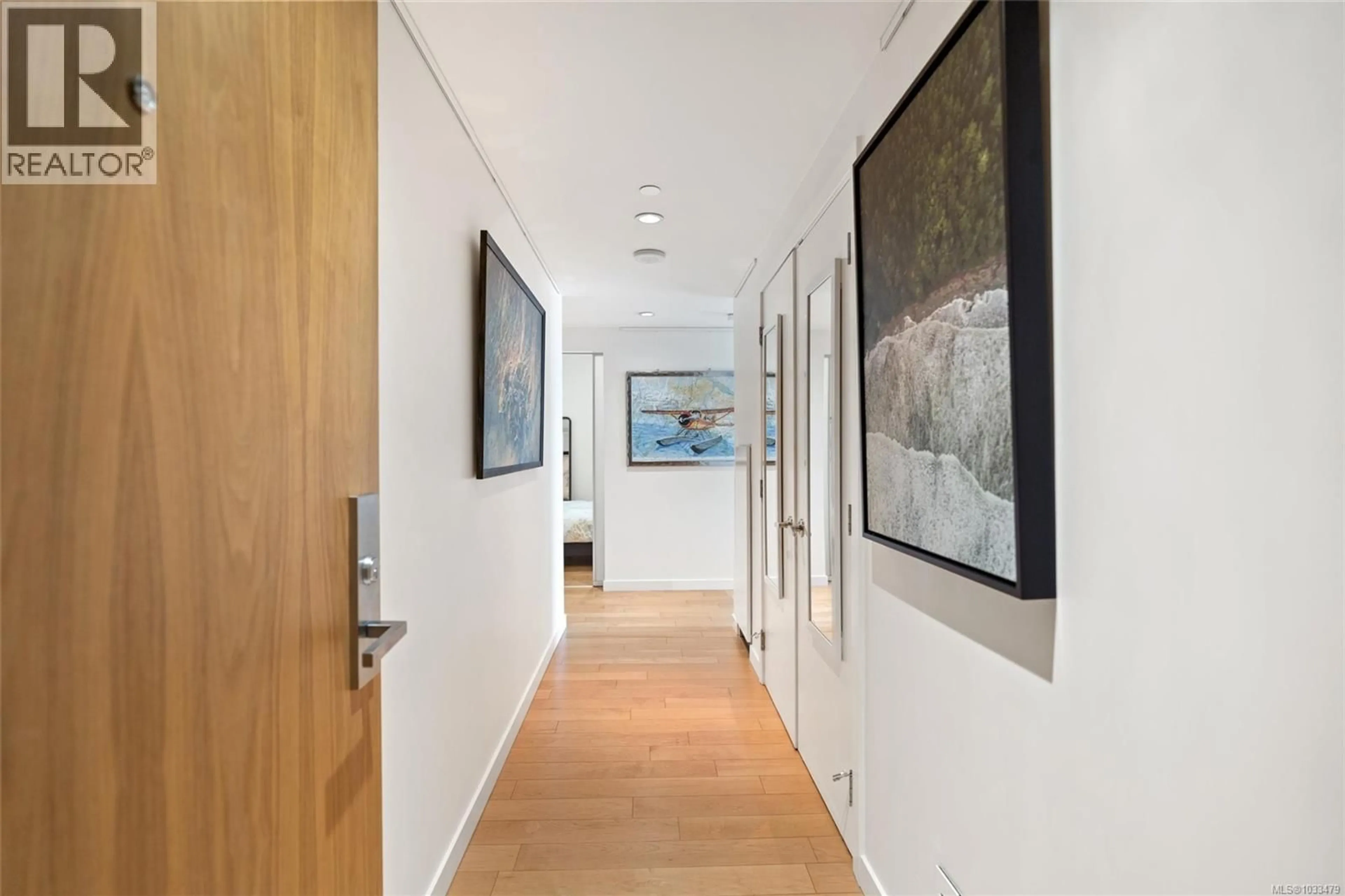 Indoor foyer for 701 - 608 BROUGHTON STREET, Victoria British Columbia V8W1C7