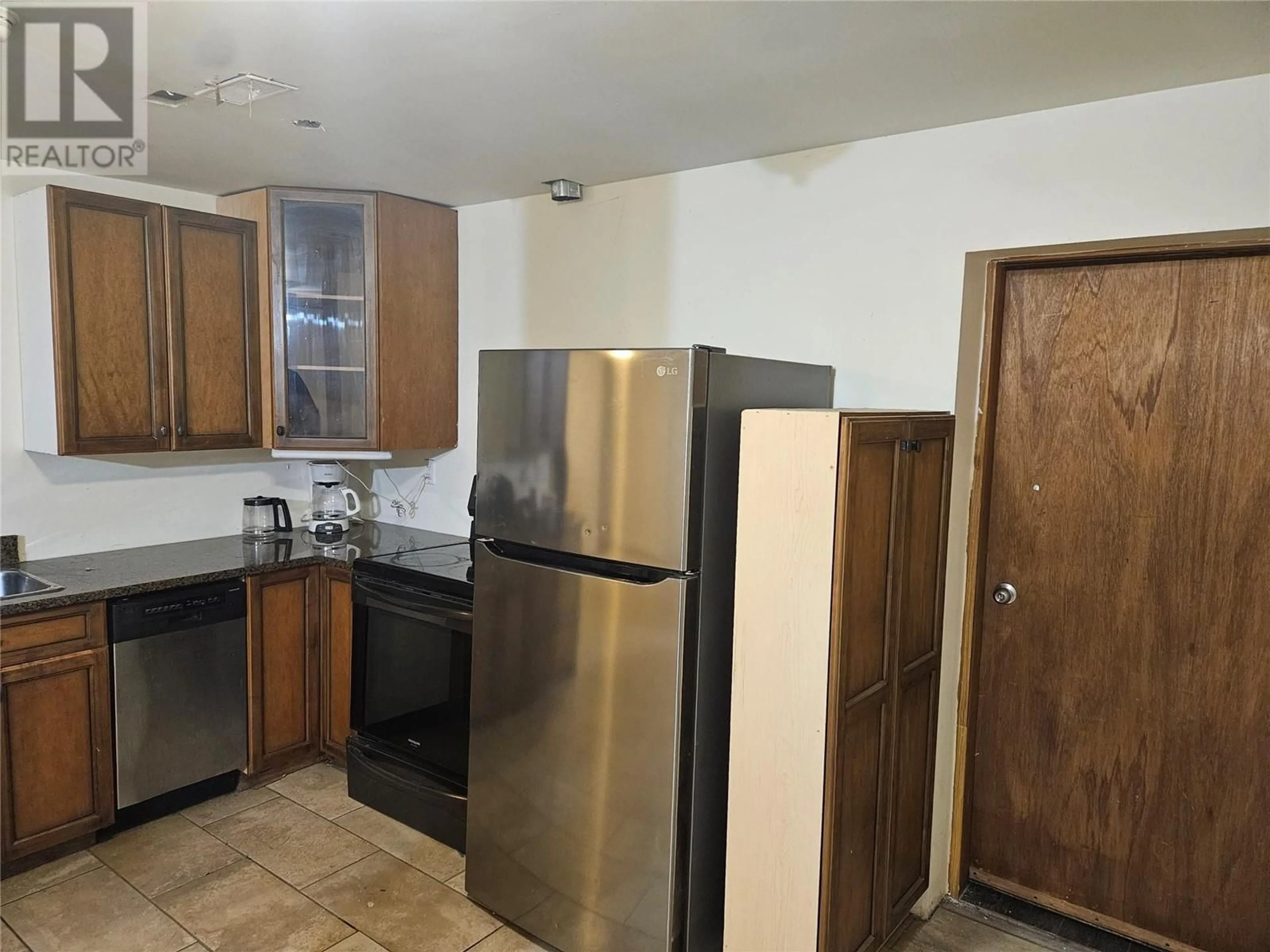 Standard kitchen, unknown for 702 7th Avenue, Keremeos British Columbia V0X1N0