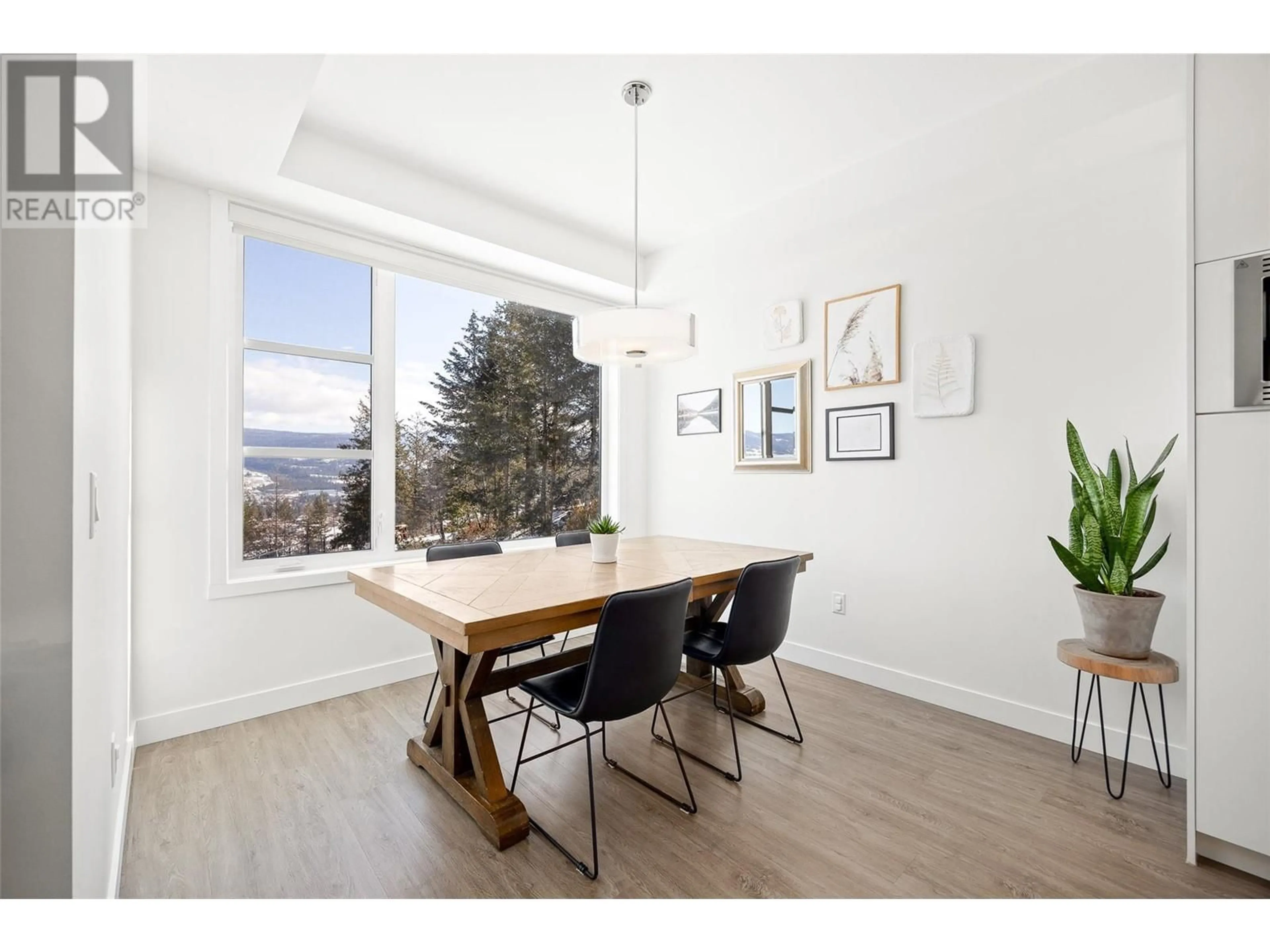 Dining room, wood/laminate floor for 11 - 9700 SANTINA ROAD, Lake Country British Columbia V4V0B1