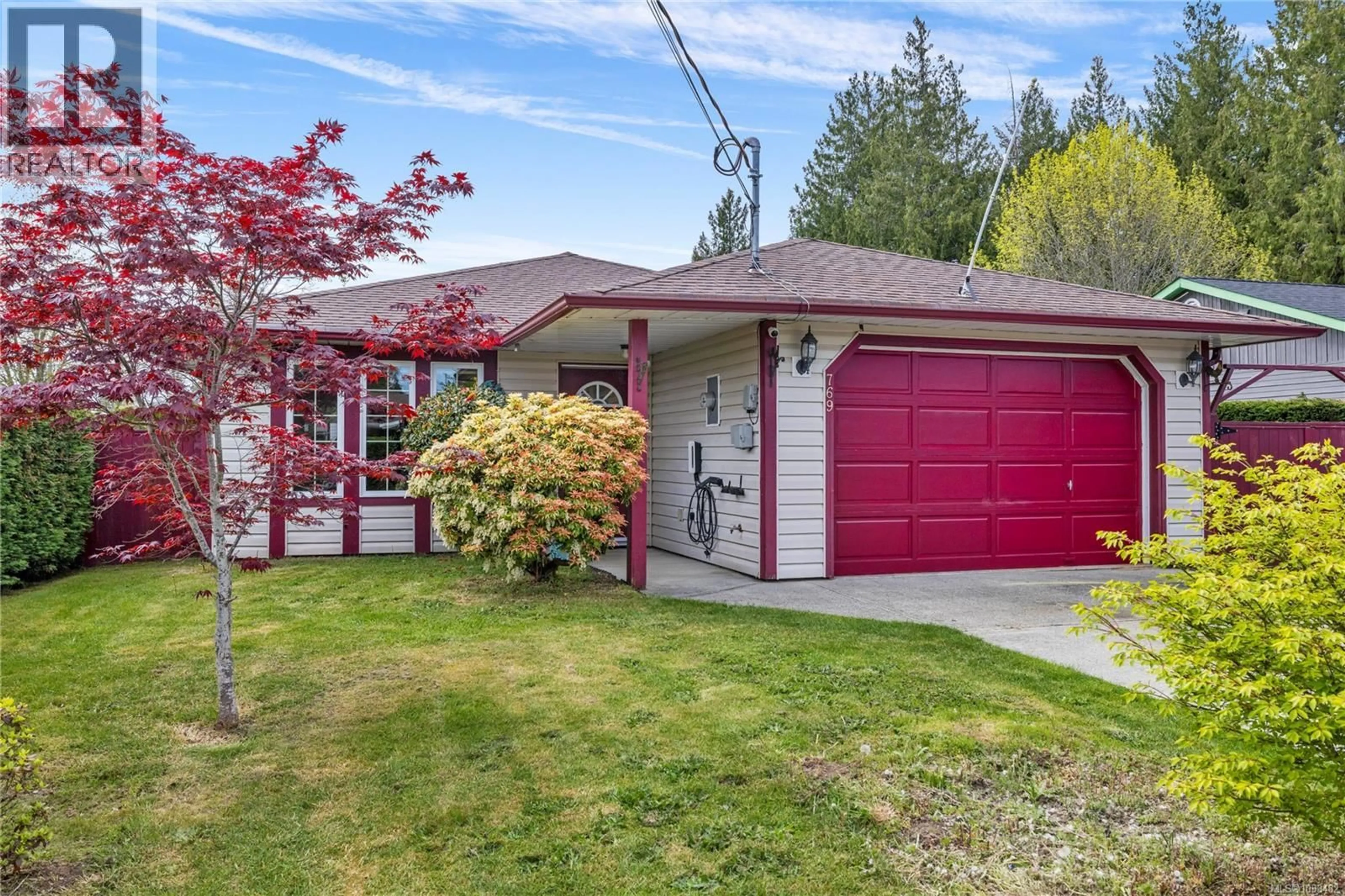 Home with vinyl exterior material, street for 769 PHILLIPS STREET, Parksville British Columbia V9P1A7