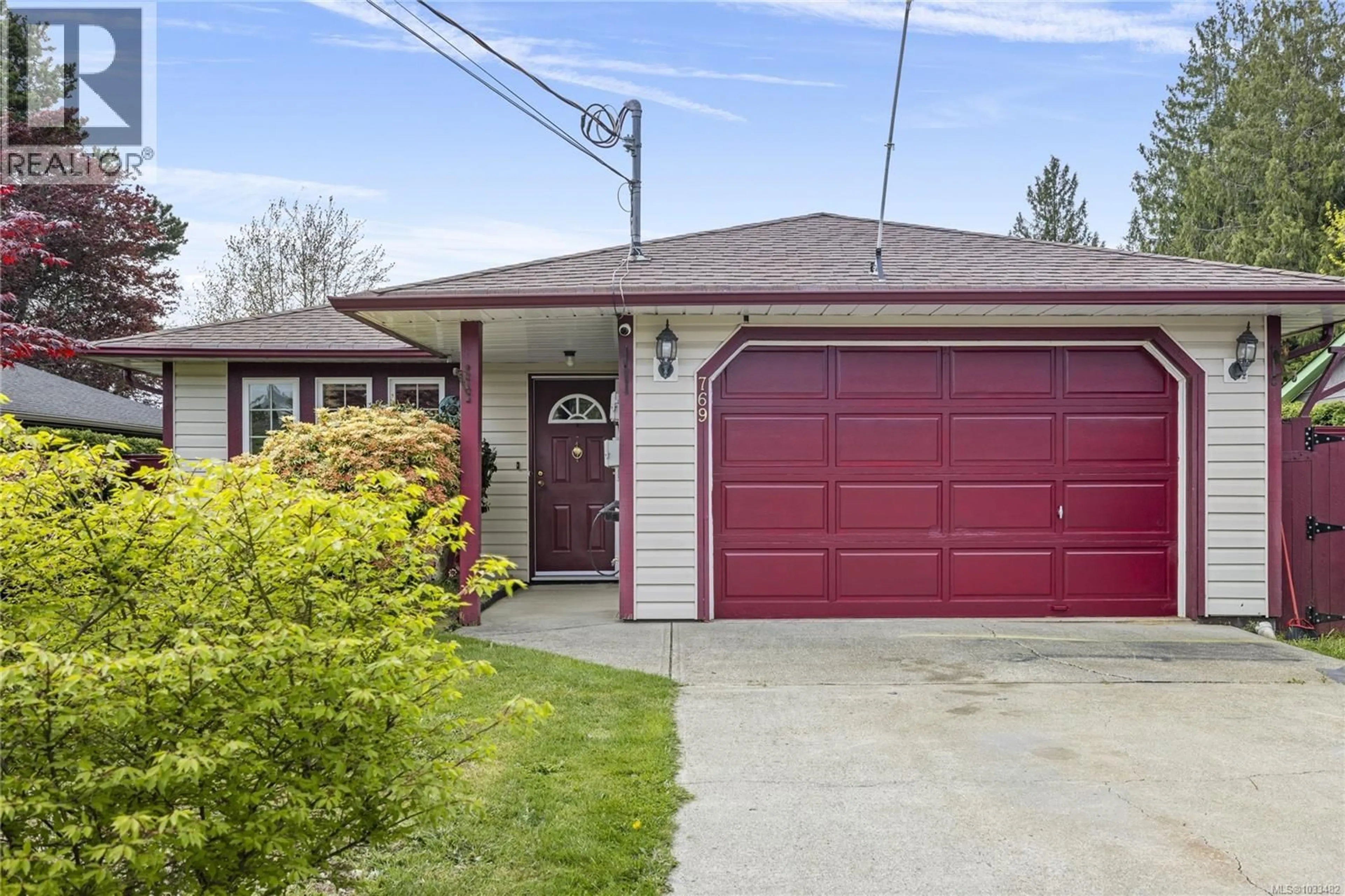 Home with vinyl exterior material, street for 769 PHILLIPS STREET, Parksville British Columbia V9P1A7