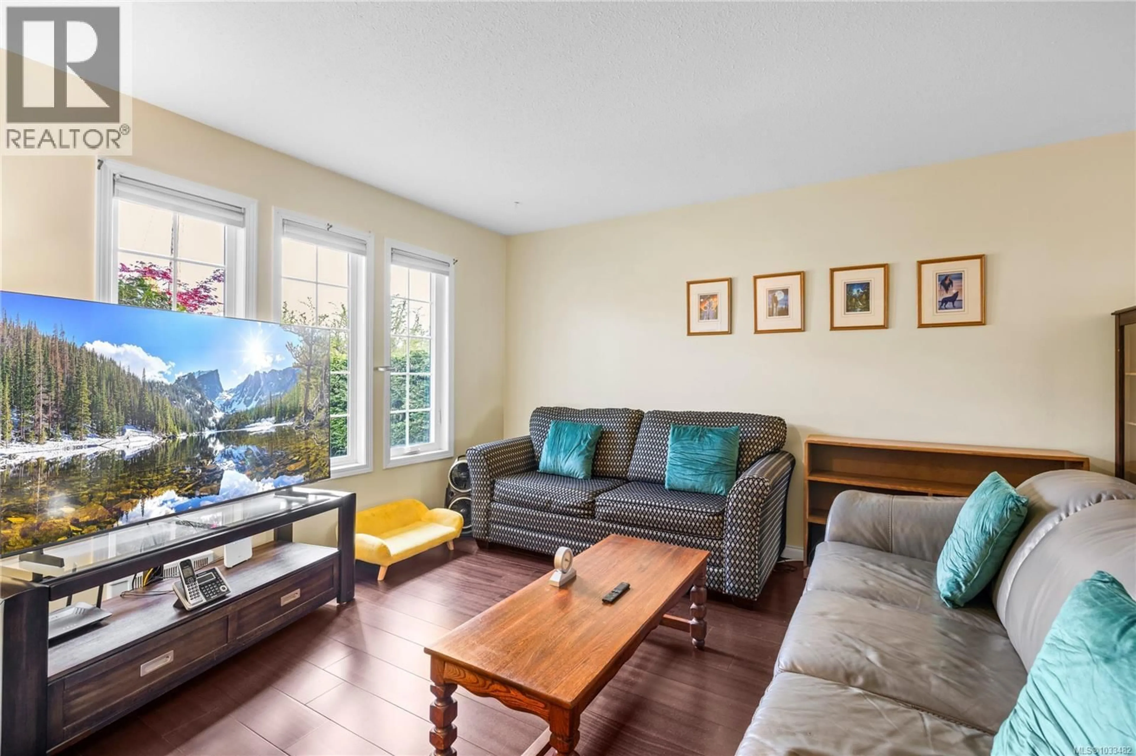 Living room with furniture, wood/laminate floor for 769 PHILLIPS STREET, Parksville British Columbia V9P1A7