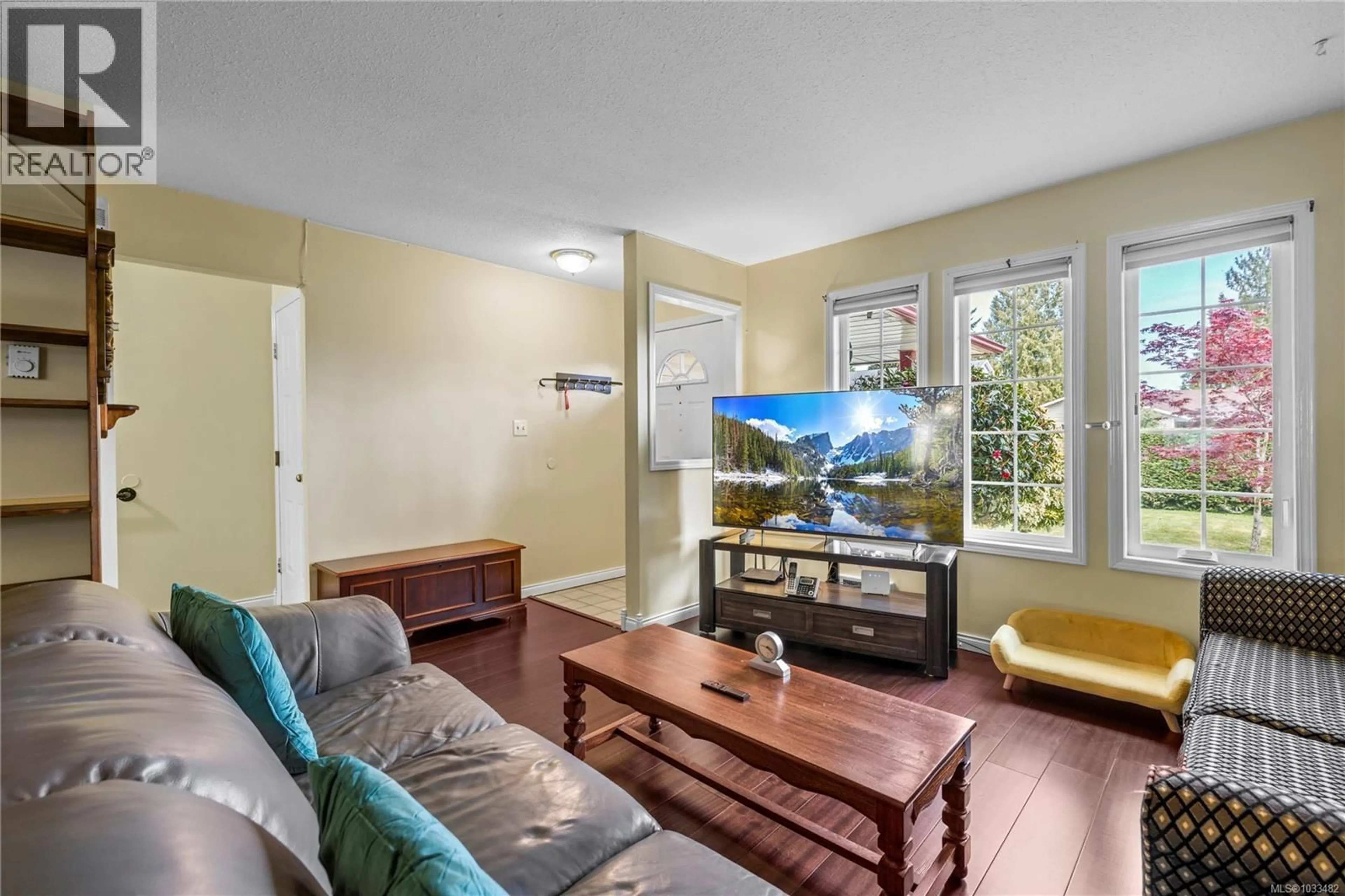 Living room with furniture, unknown for 769 PHILLIPS STREET, Parksville British Columbia V9P1A7