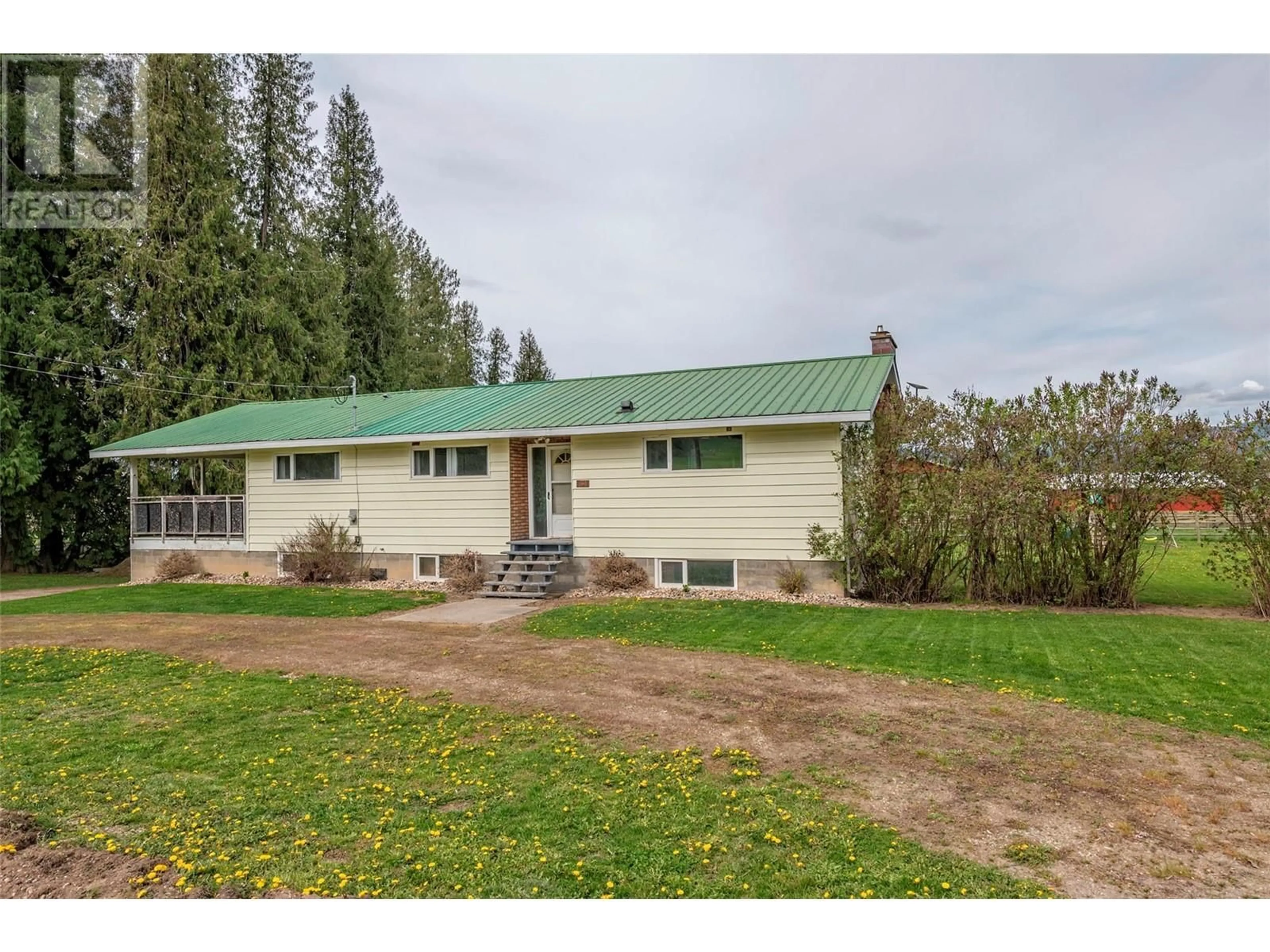 A pic from outside/outdoor area/front of a property/back of a property/a pic from drone, unknown for 1121 Mountain View Road, Spallumcheen British Columbia V4Y0S2