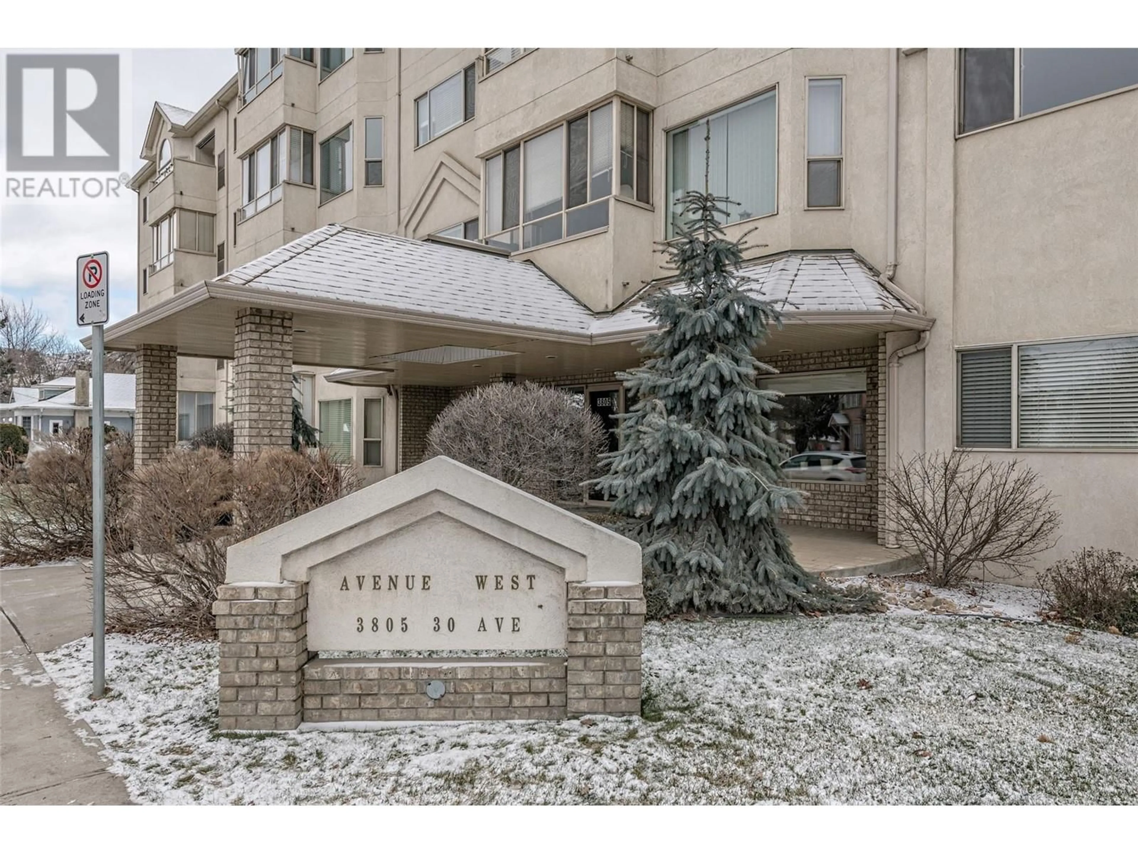 Indoor foyer for 411 - 3805 30 AVENUE, Vernon British Columbia V1T9M3