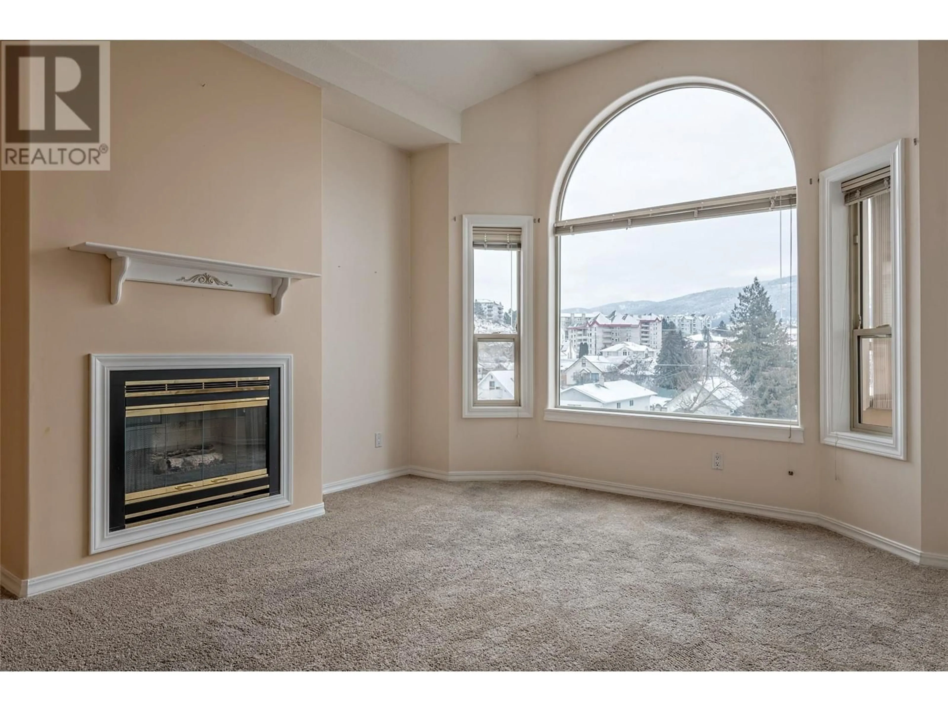 Living room with furniture, carpet floor for 411 - 3805 30 AVENUE, Vernon British Columbia V1T9M3