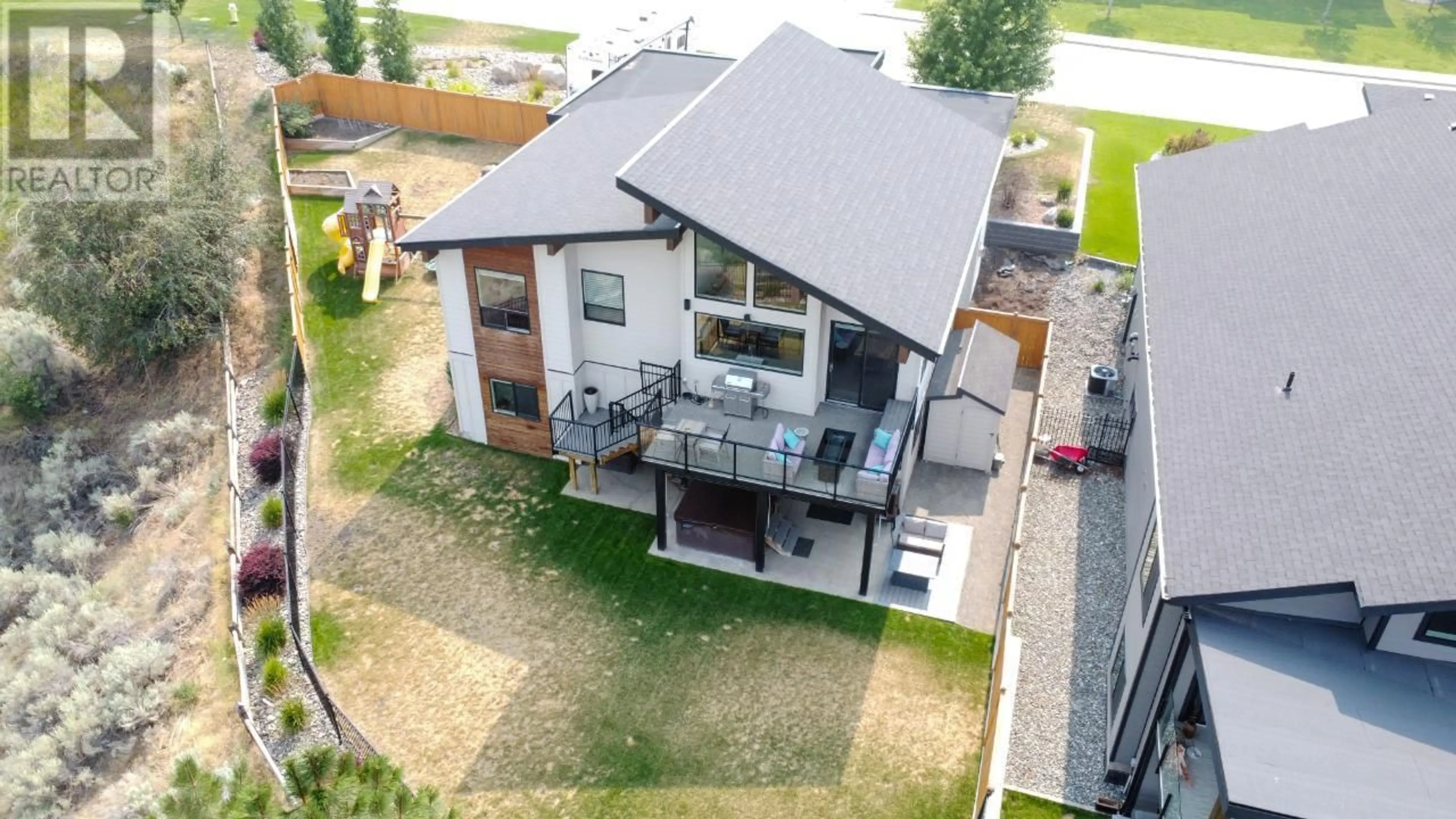 A pic from outside/outdoor area/front of a property/back of a property/a pic from drone, unknown for 1990 QU'APPELLE Boulevard, Kamloops British Columbia V2E0C1