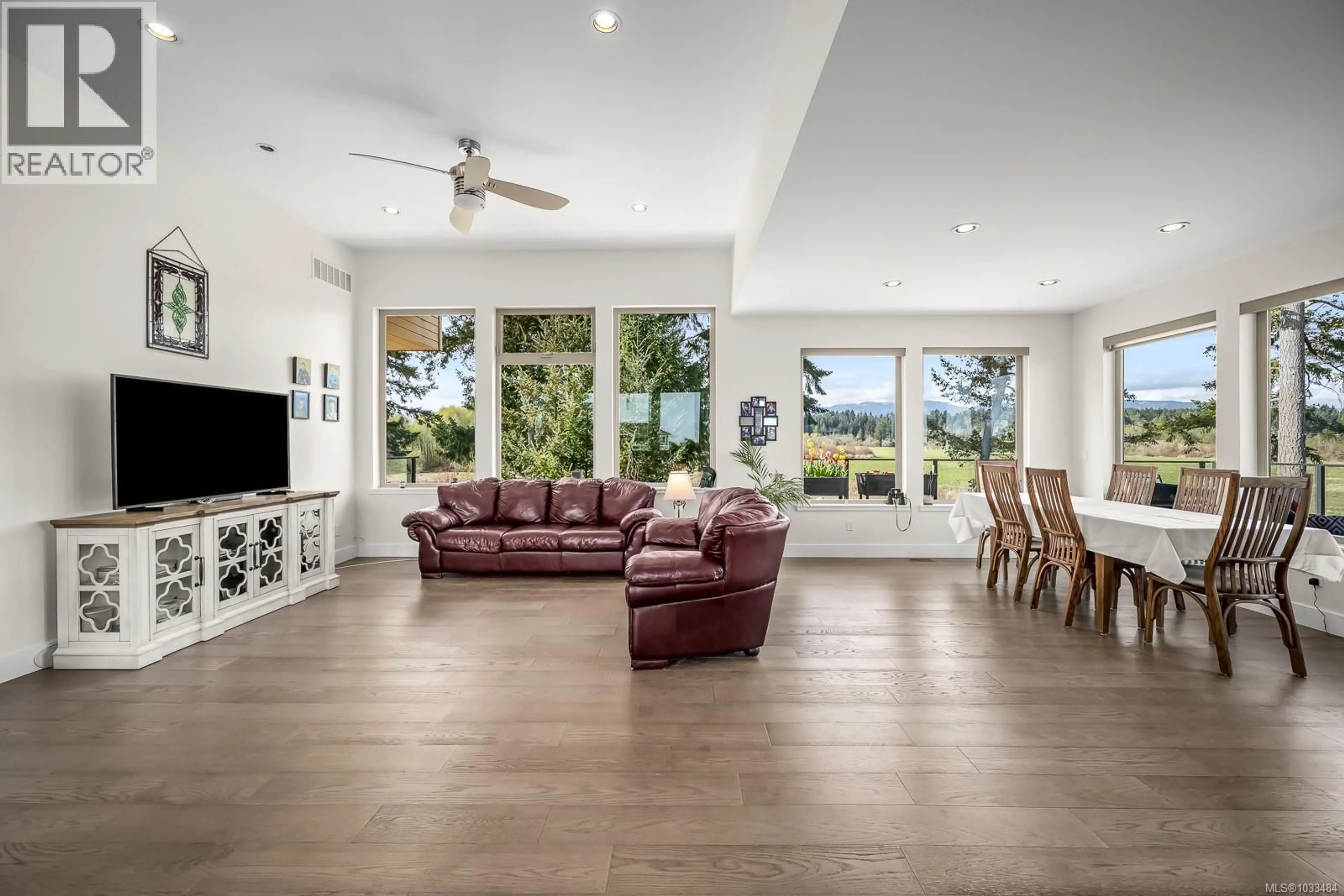 Living room with furniture, ceramic/tile floor for 3389 RHYS ROAD, Courtenay British Columbia V9N0B7