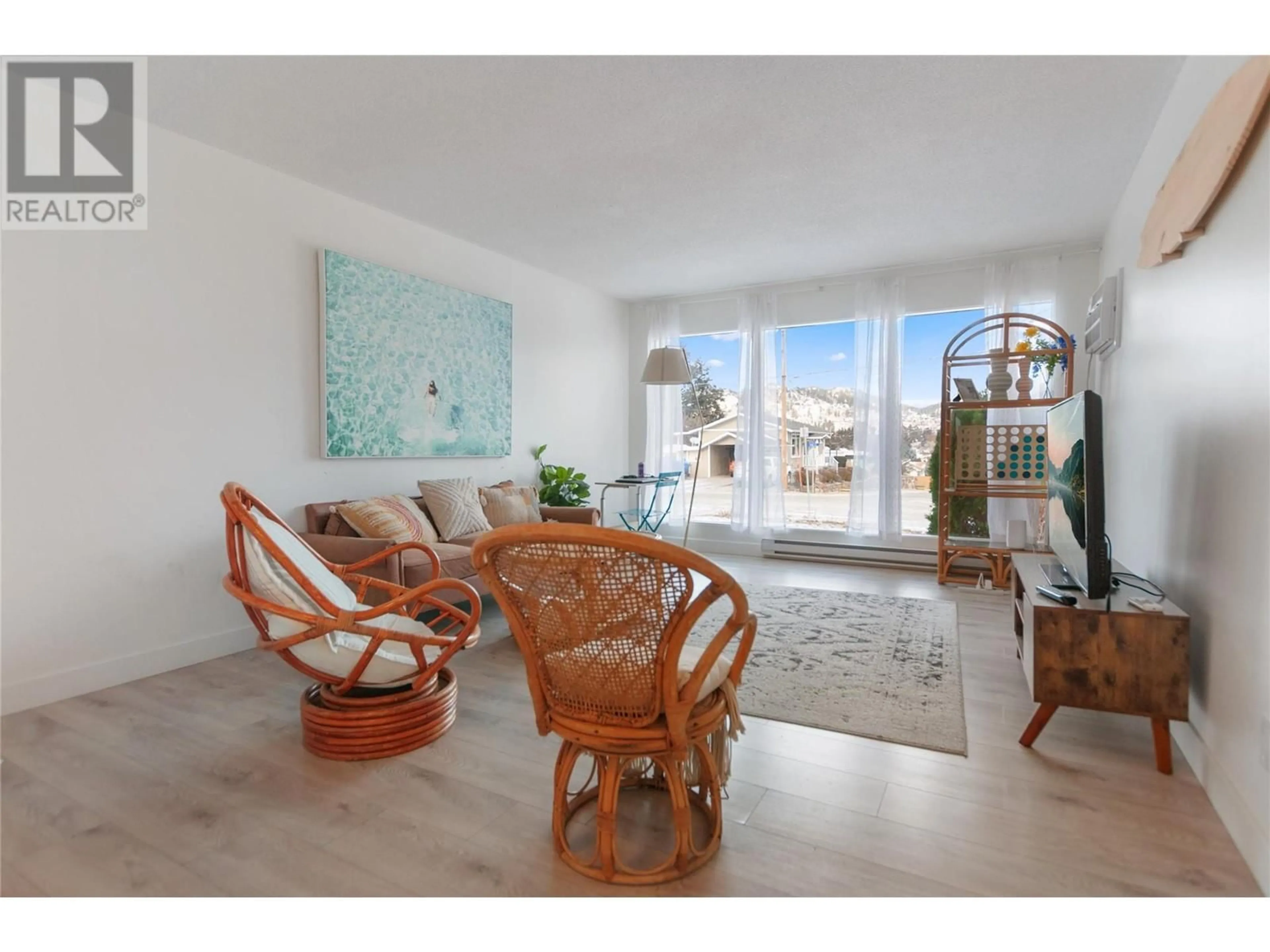 Living room with furniture, unknown for 1611 ELM STREET EAST, Kelowna British Columbia V1Y3X1