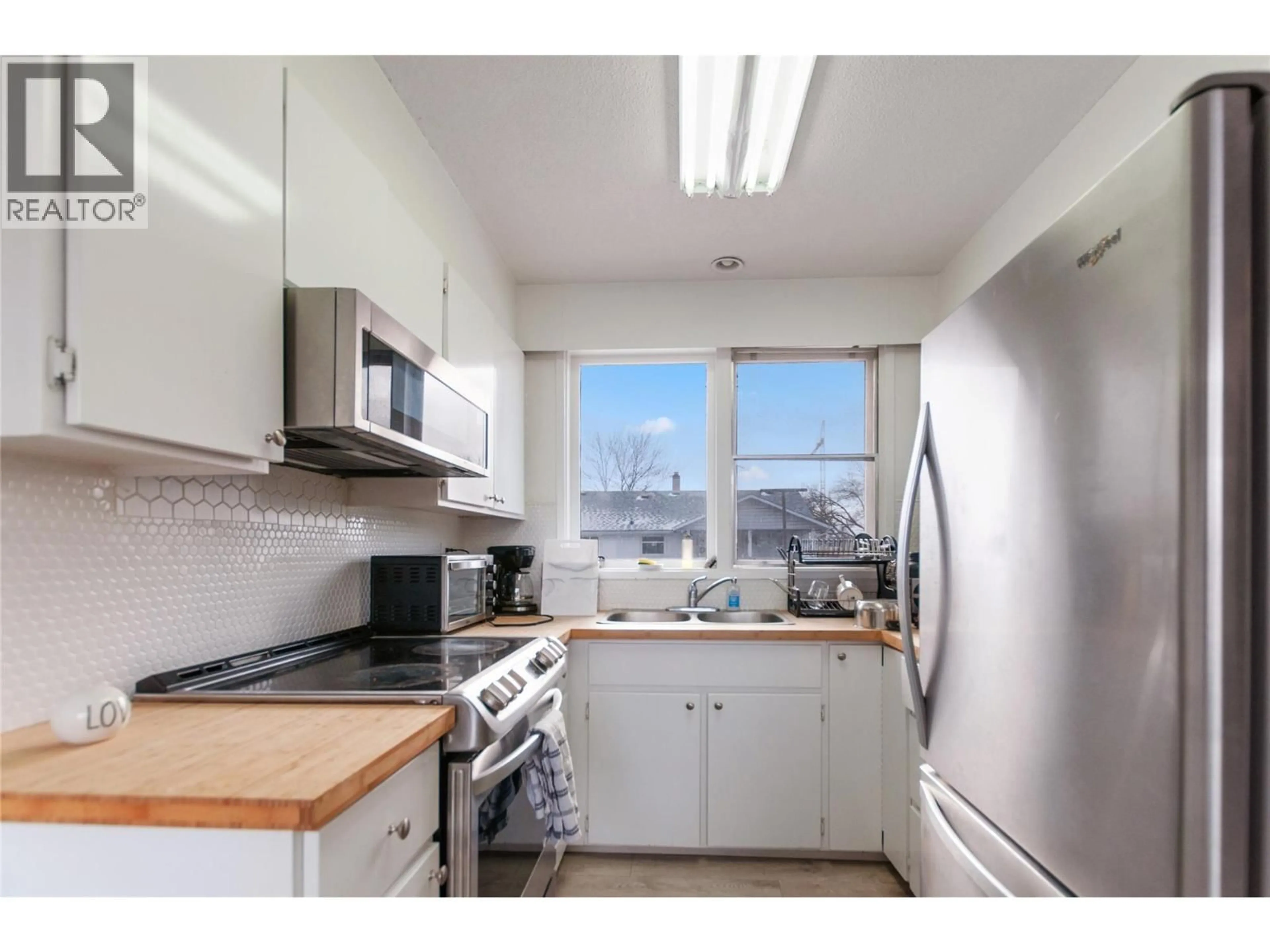 Standard kitchen, wood/laminate floor for 1611 ELM STREET EAST, Kelowna British Columbia V1Y3X1