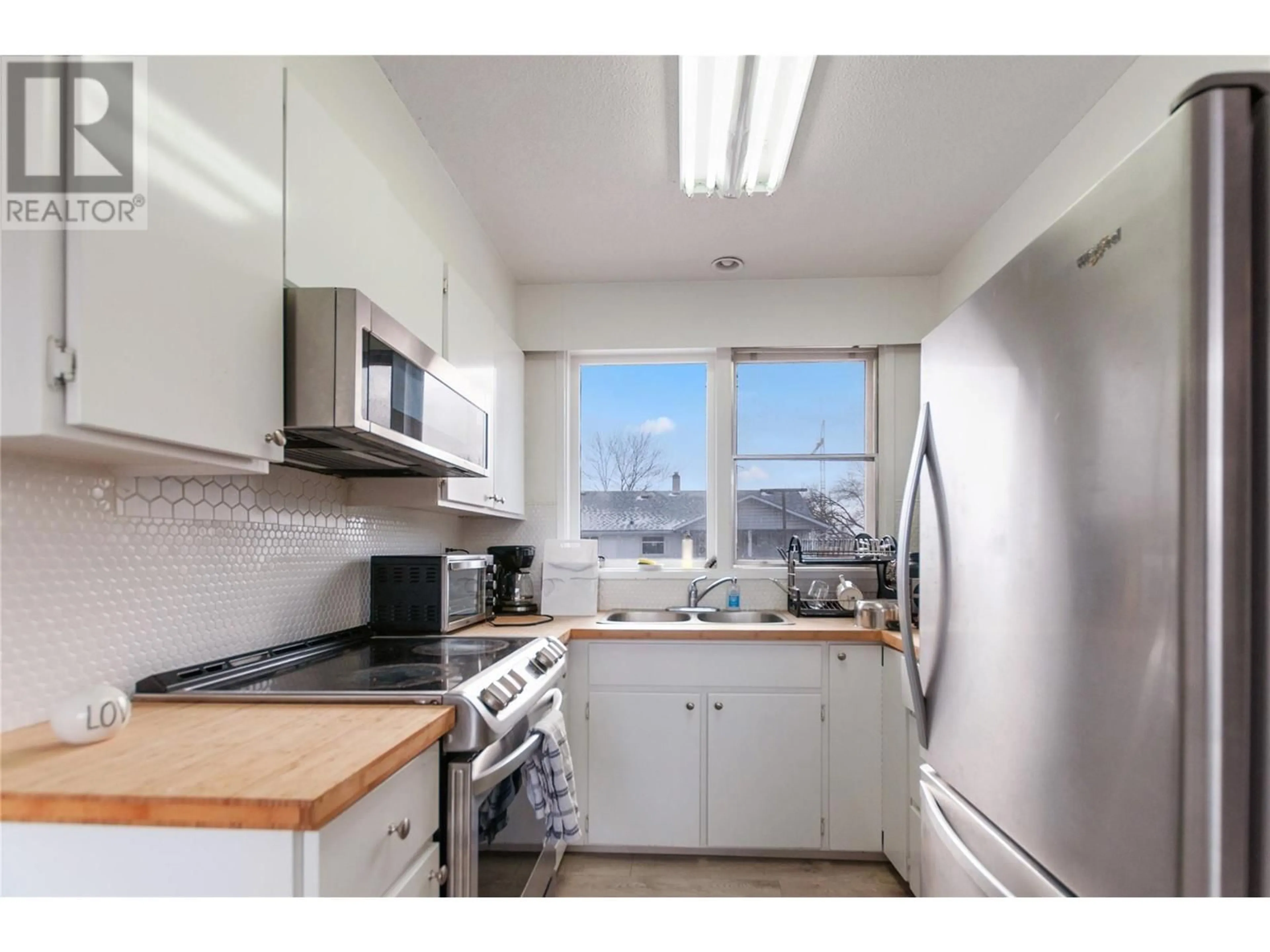 Standard kitchen, wood/laminate floor for 1611 ELM STREET EAST, Kelowna British Columbia V1Y3X1