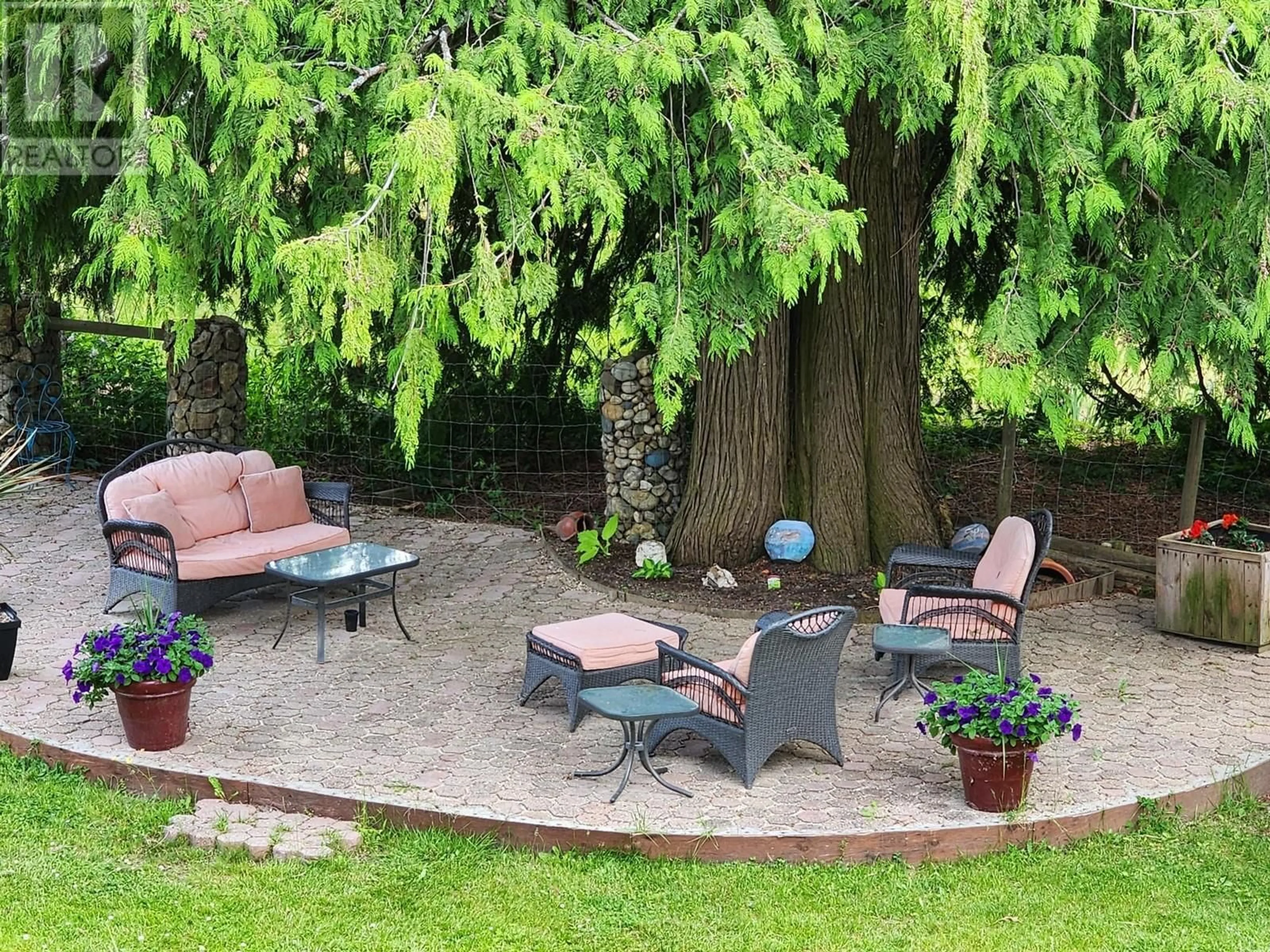 Patio, unknown for 316 3RD  NW AVENUE, Nakusp British Columbia V0G1R0