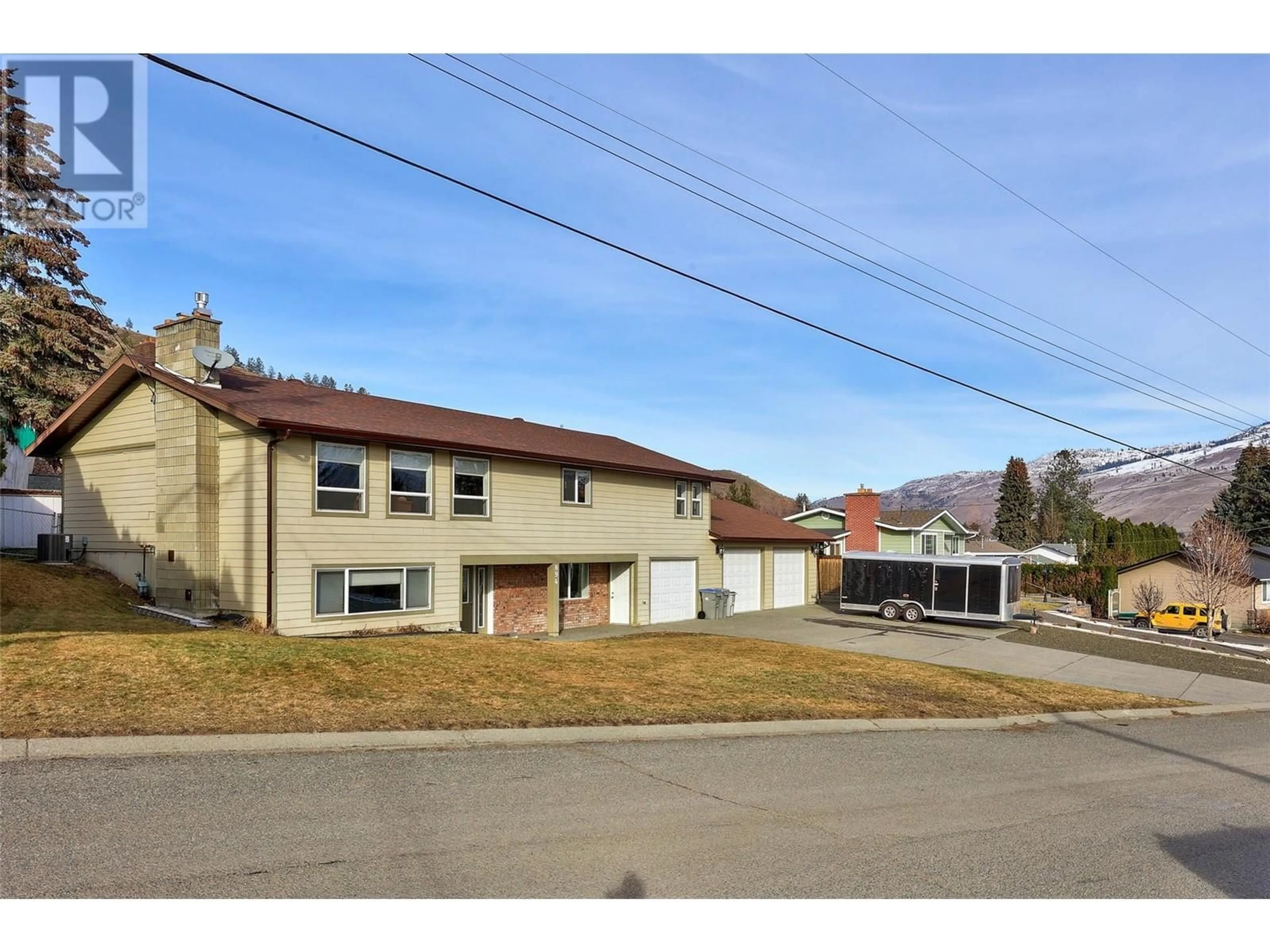 A pic from outside/outdoor area/front of a property/back of a property/a pic from drone, street for 894 Pine Springs Road, Kamloops British Columbia V2B6R2