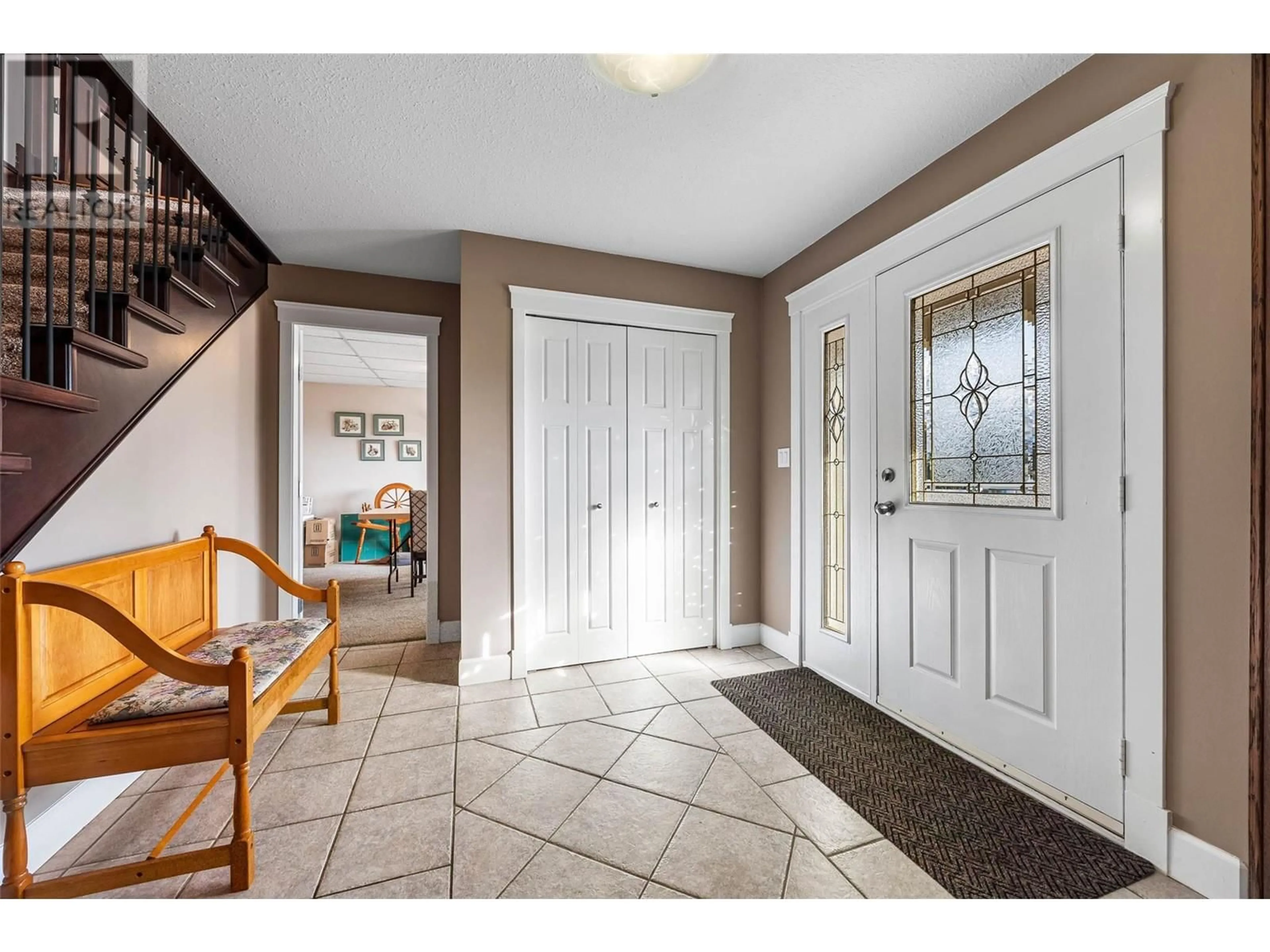 Indoor entryway for 894 Pine Springs Road, Kamloops British Columbia V2B6R2