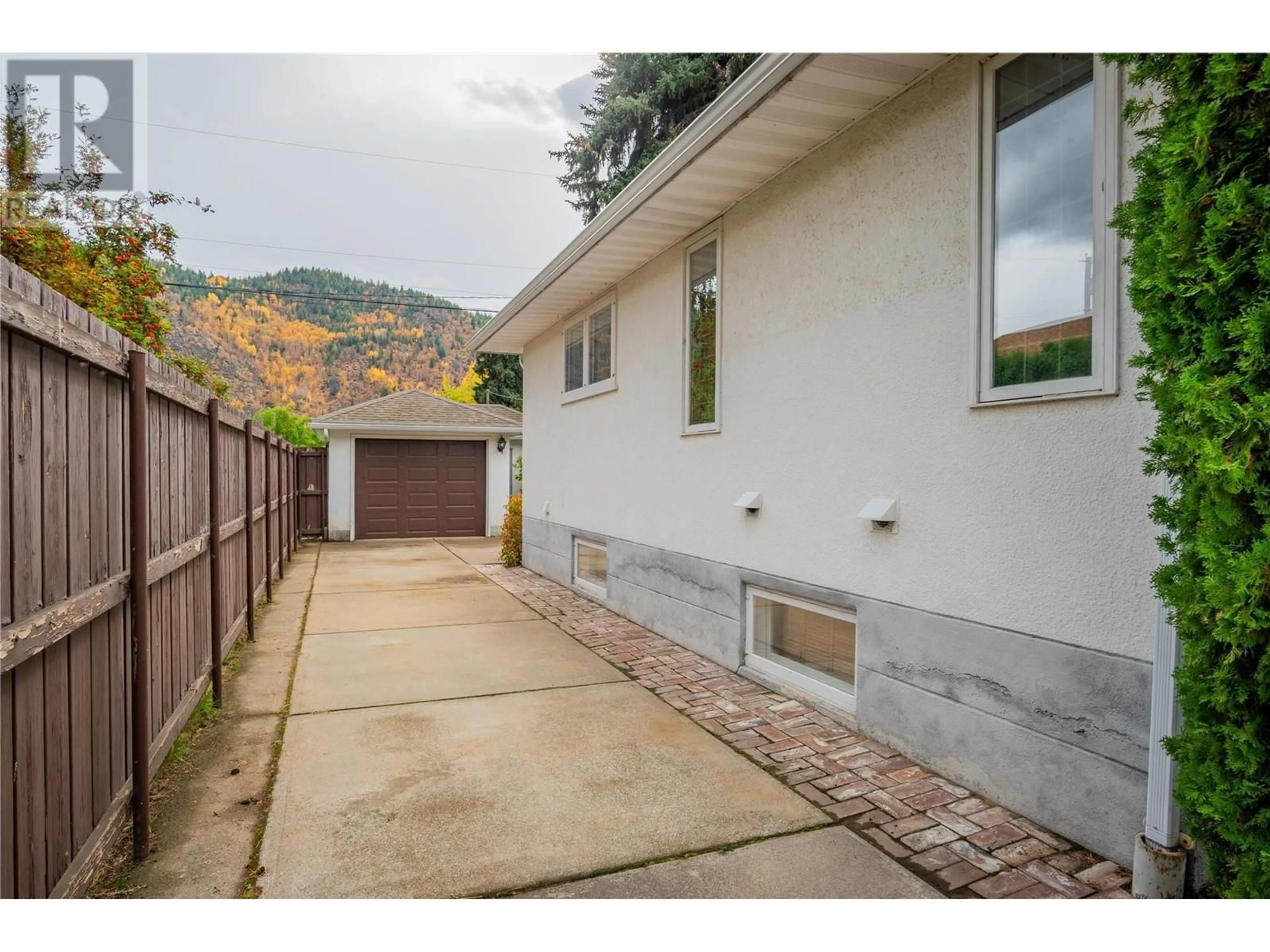 Patio, street for 3290 LILAC Crescent, Trail British Columbia V1R2Y2