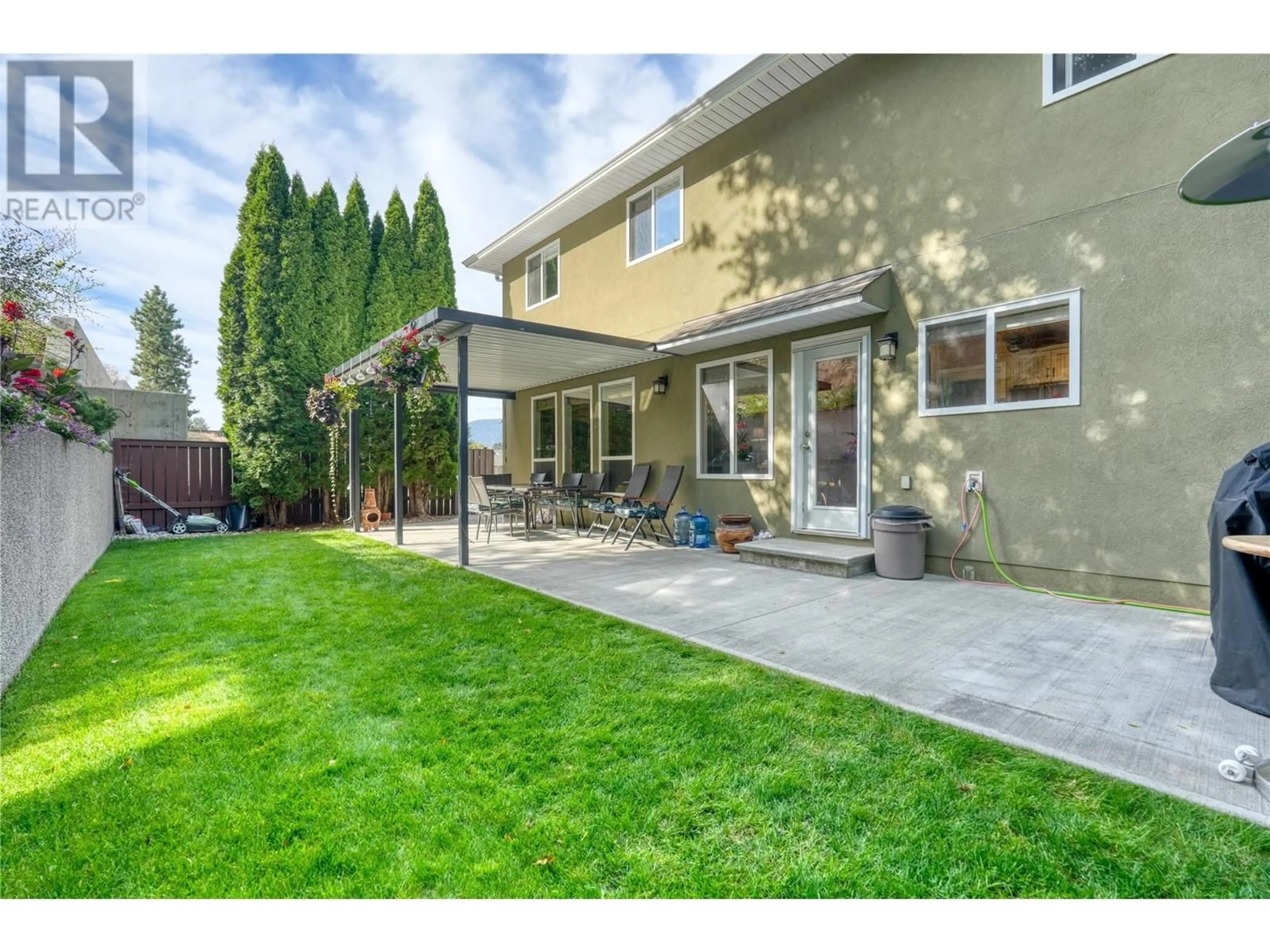 Patio, street for 695 Pineview Road Unit# 110, Penticton British Columbia V2A7S8