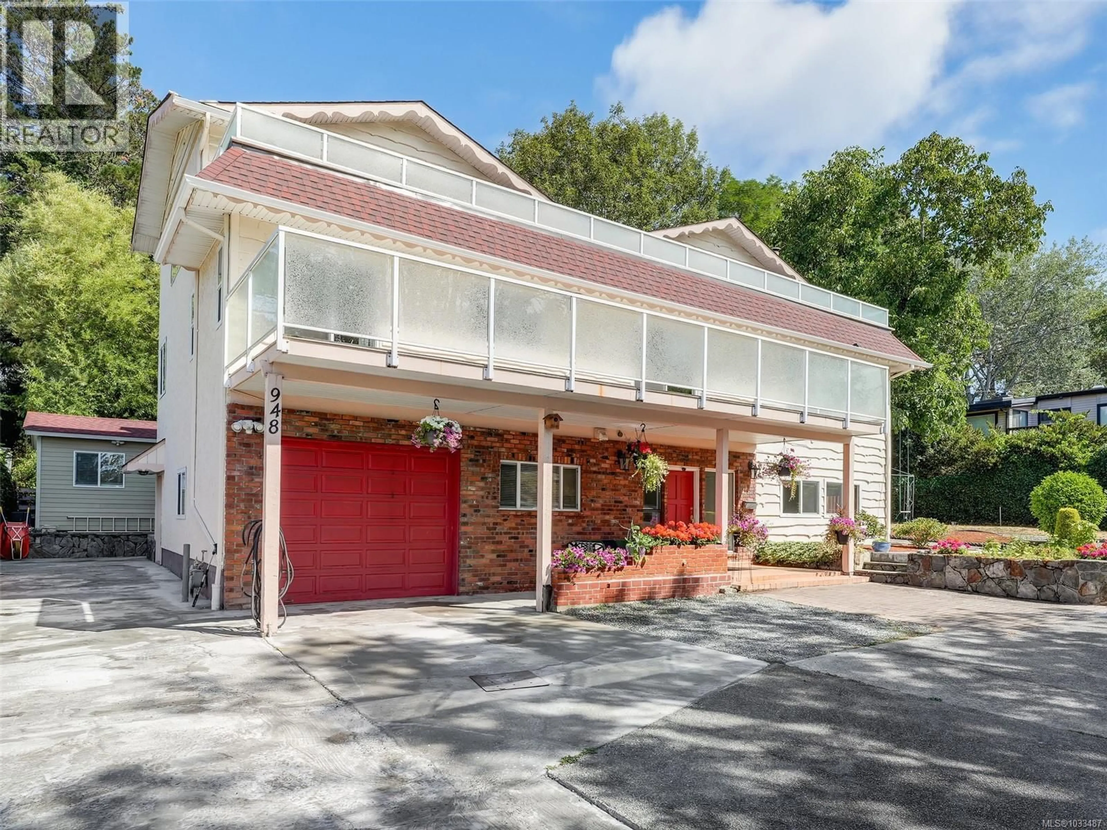 Indoor garage for 948 MCKENZIE AVENUE, Saanich British Columbia V8X3G5