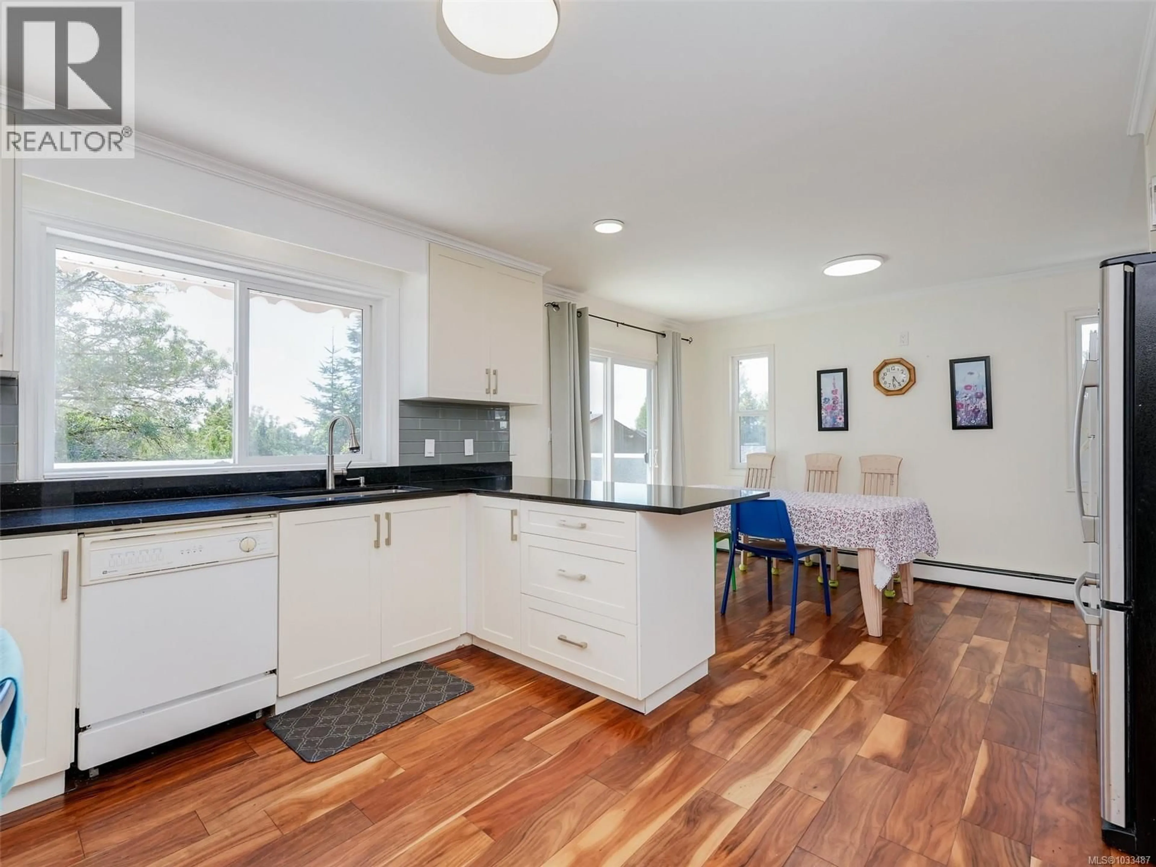 Open concept kitchen, unknown for 948 MCKENZIE AVENUE, Saanich British Columbia V8X3G5