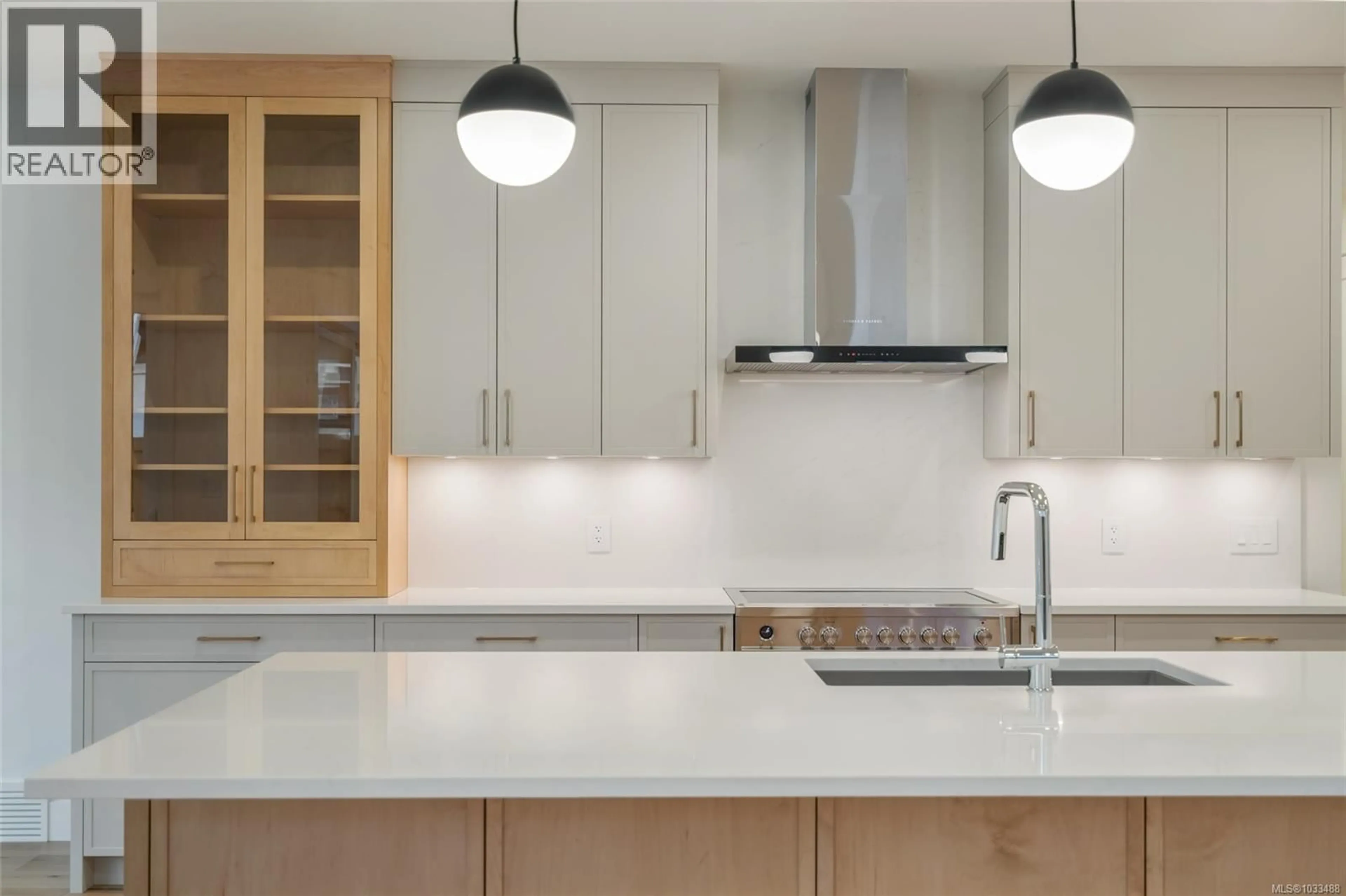 Contemporary kitchen, unknown for 531 HOLE-IN-ONE DRIVE, Qualicum Beach British Columbia V9K2B0