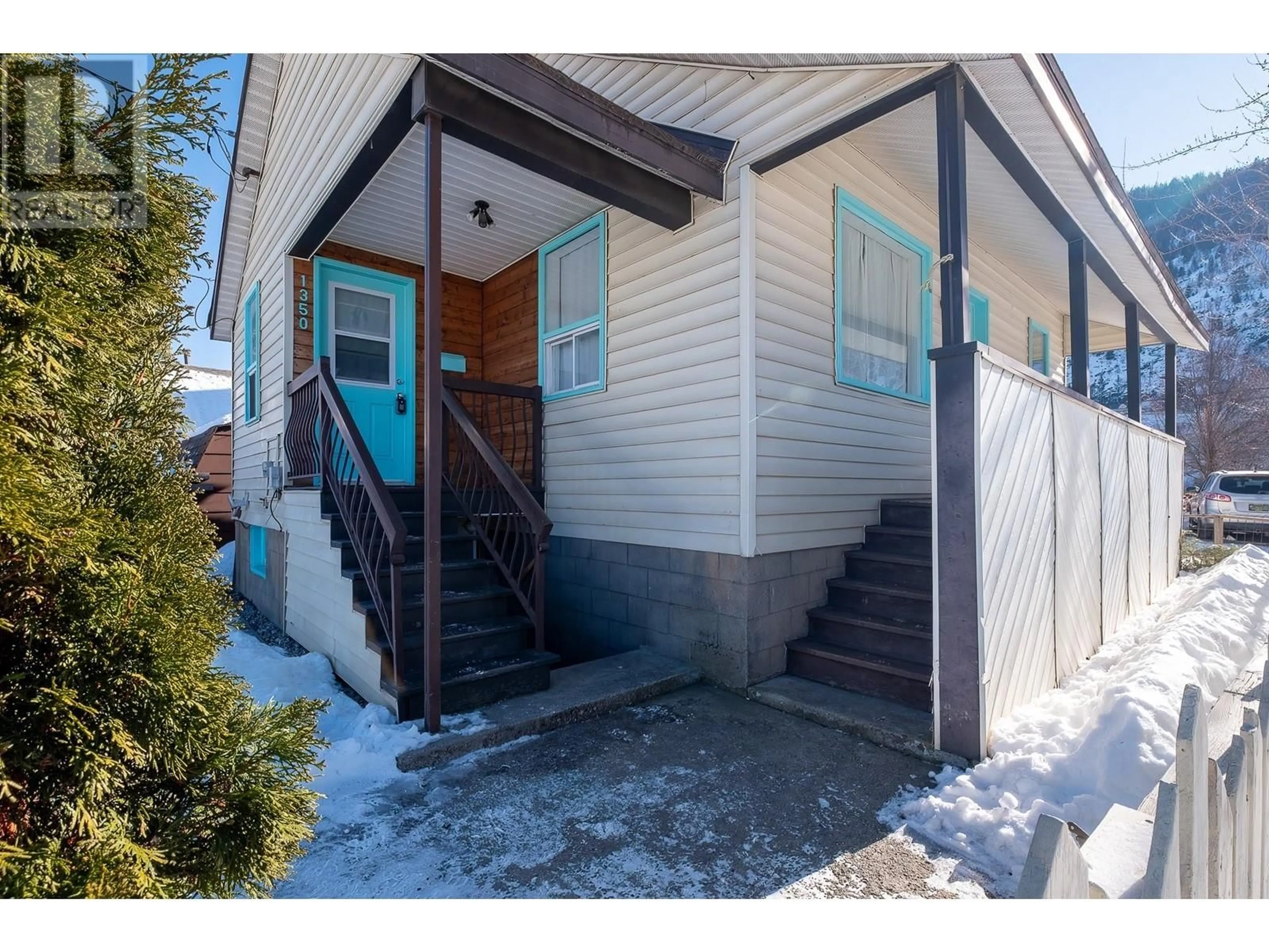 Indoor entryway for 1350 Main Street, Trail British Columbia V1L1Y1