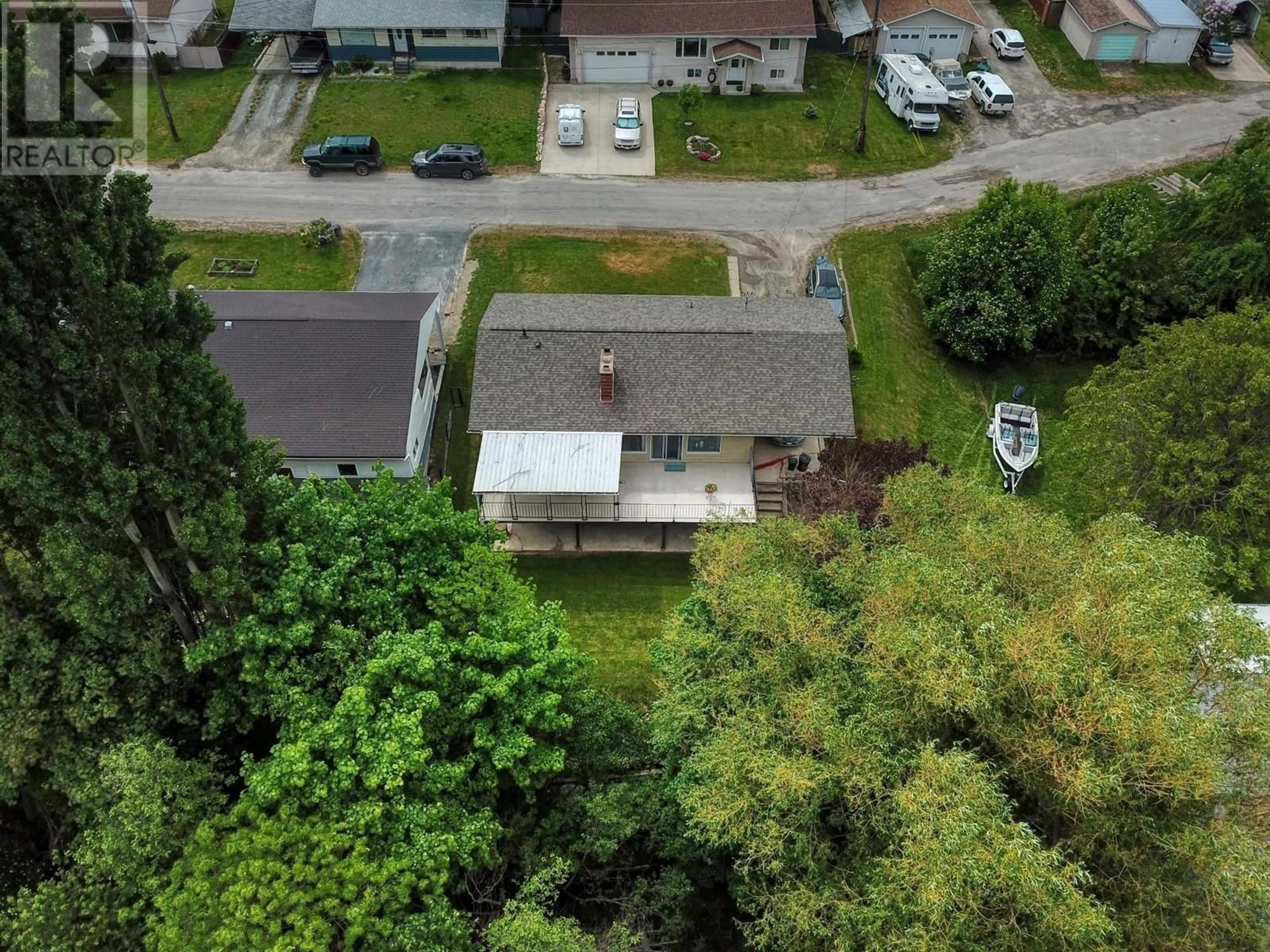 A pic from outside/outdoor area/front of a property/back of a property/a pic from drone, street for 2404 DOGWOOD Street, Creston British Columbia V0B1G5