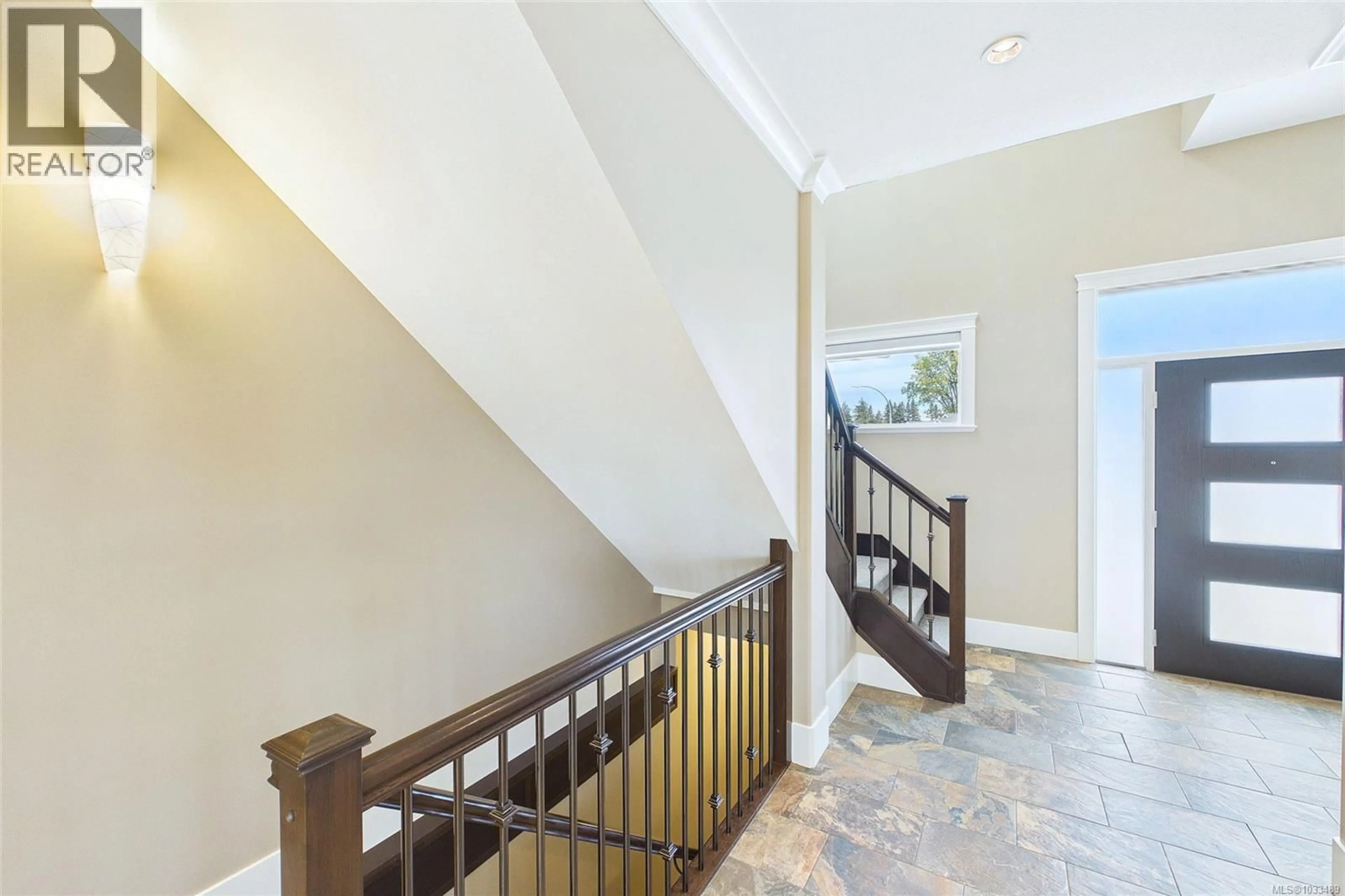 Indoor foyer for 5751 LINYARD ROAD, Nanaimo British Columbia V9T0K2