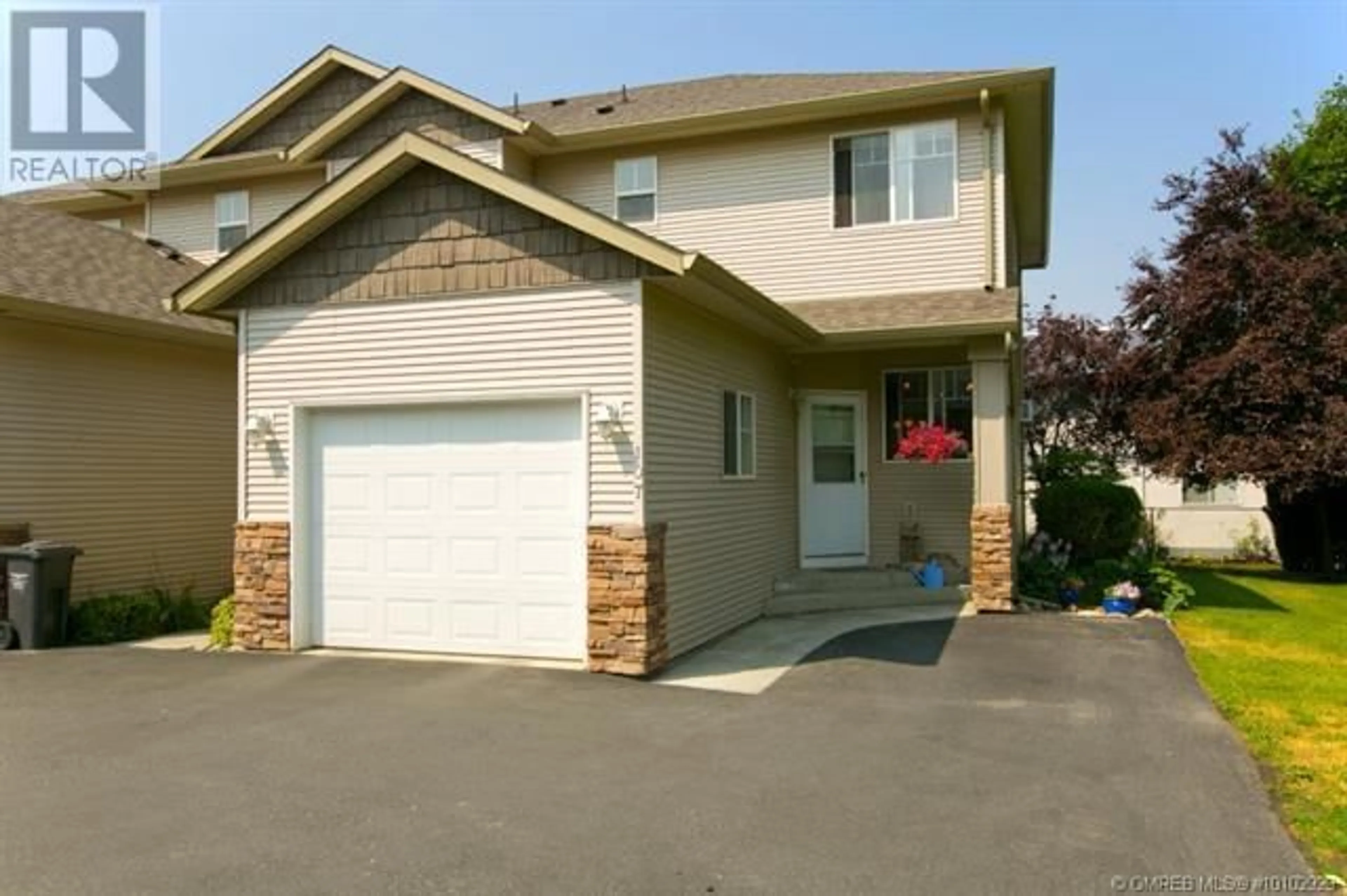 Home with vinyl exterior material, street for 107 - 1420 TERAI ROAD, Kelowna British Columbia V1X7H3