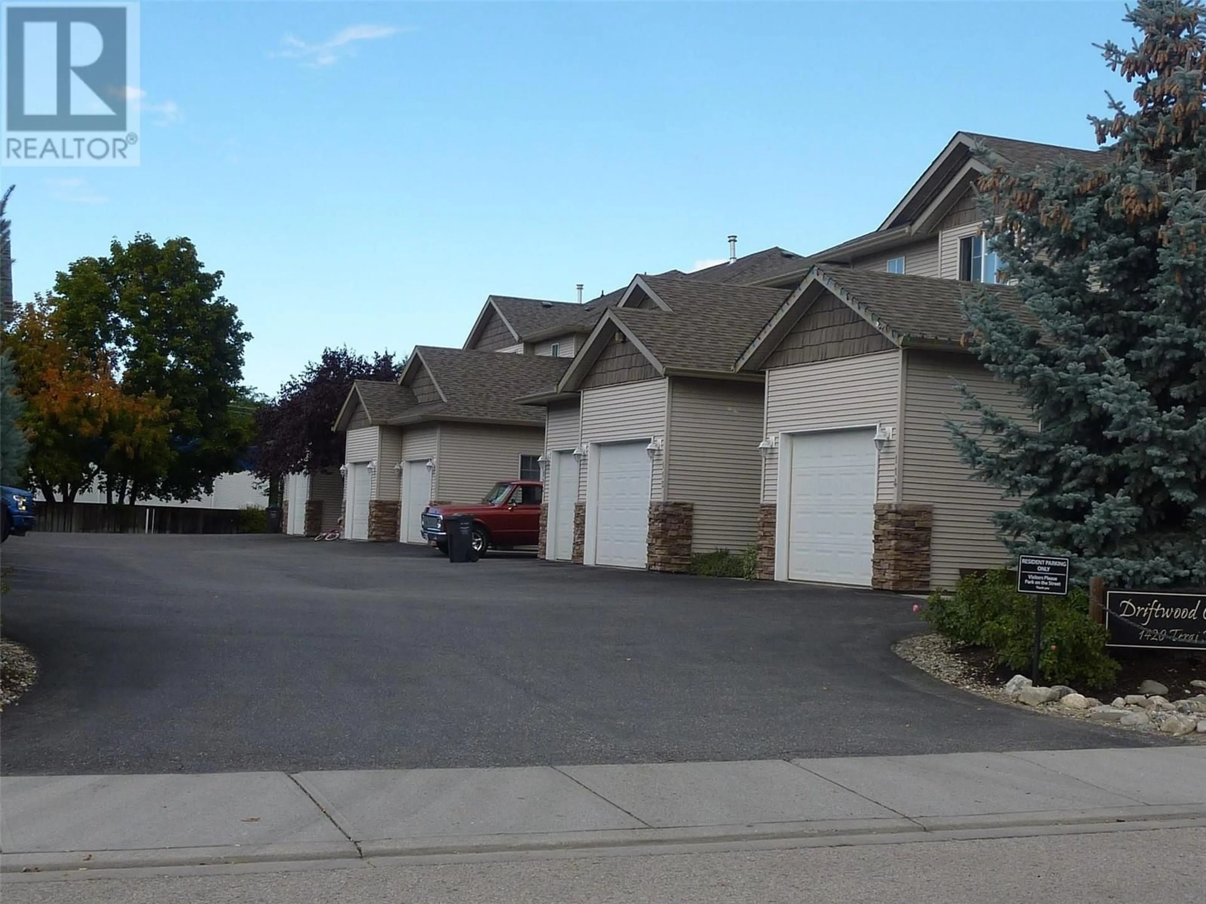 Indoor garage for 107 - 1420 TERAI ROAD, Kelowna British Columbia V1X7H3