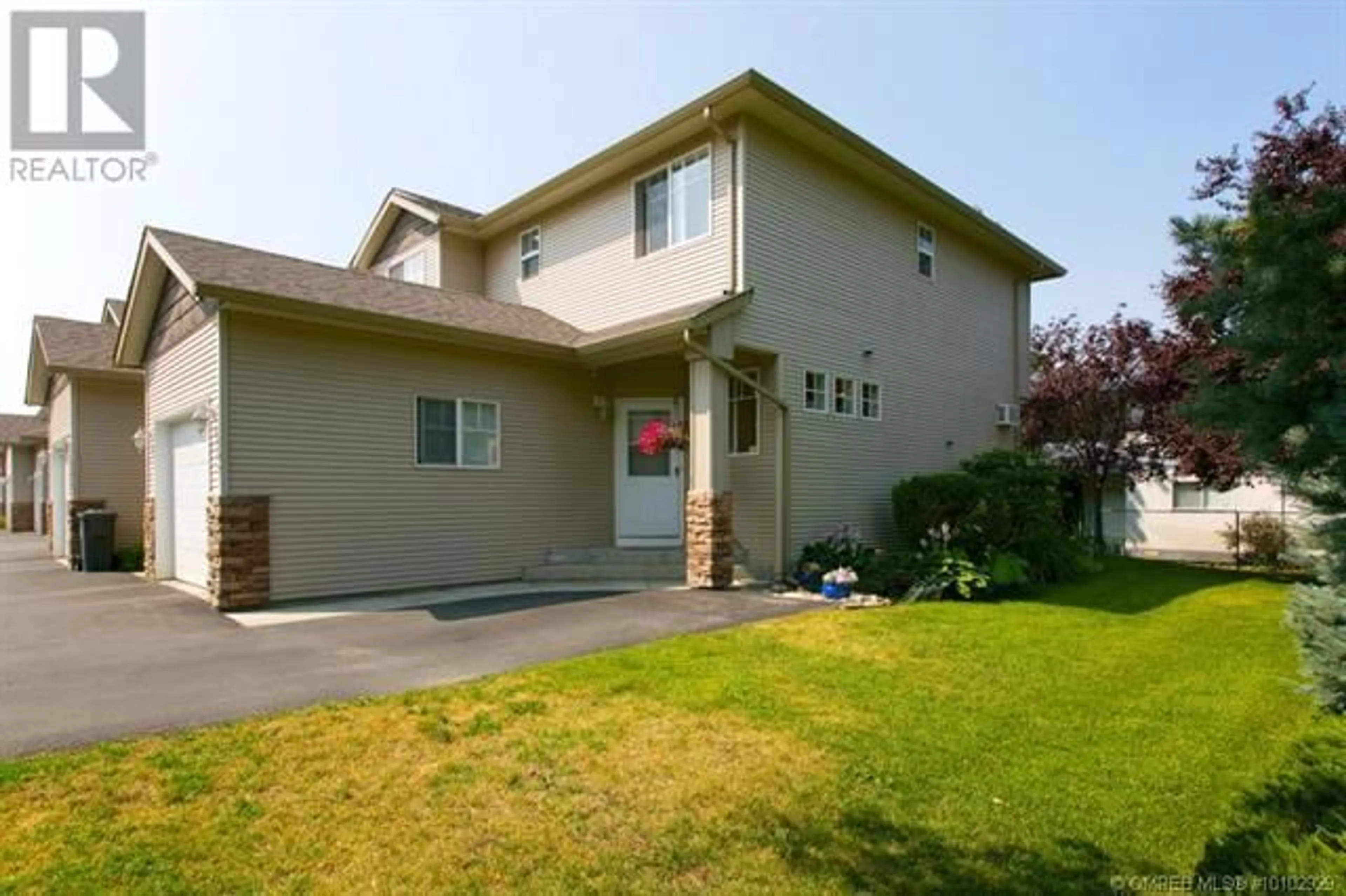 Home with vinyl exterior material, street for 107 - 1420 TERAI ROAD, Kelowna British Columbia V1X7H3