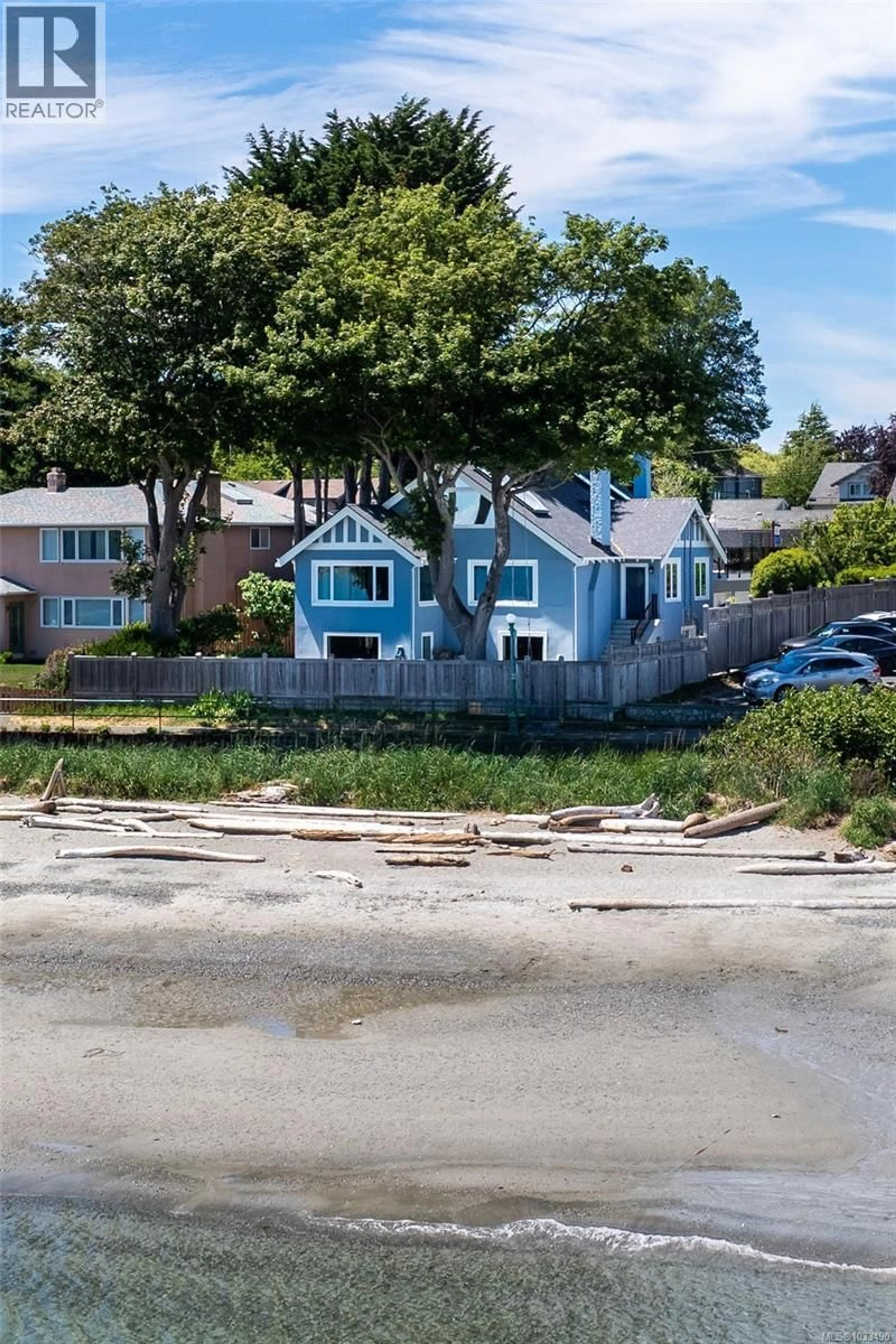 A pic from outside/outdoor area/front of a property/back of a property/a pic from drone, street for 2170 ESPLANADE, Oak Bay British Columbia V8R2W1