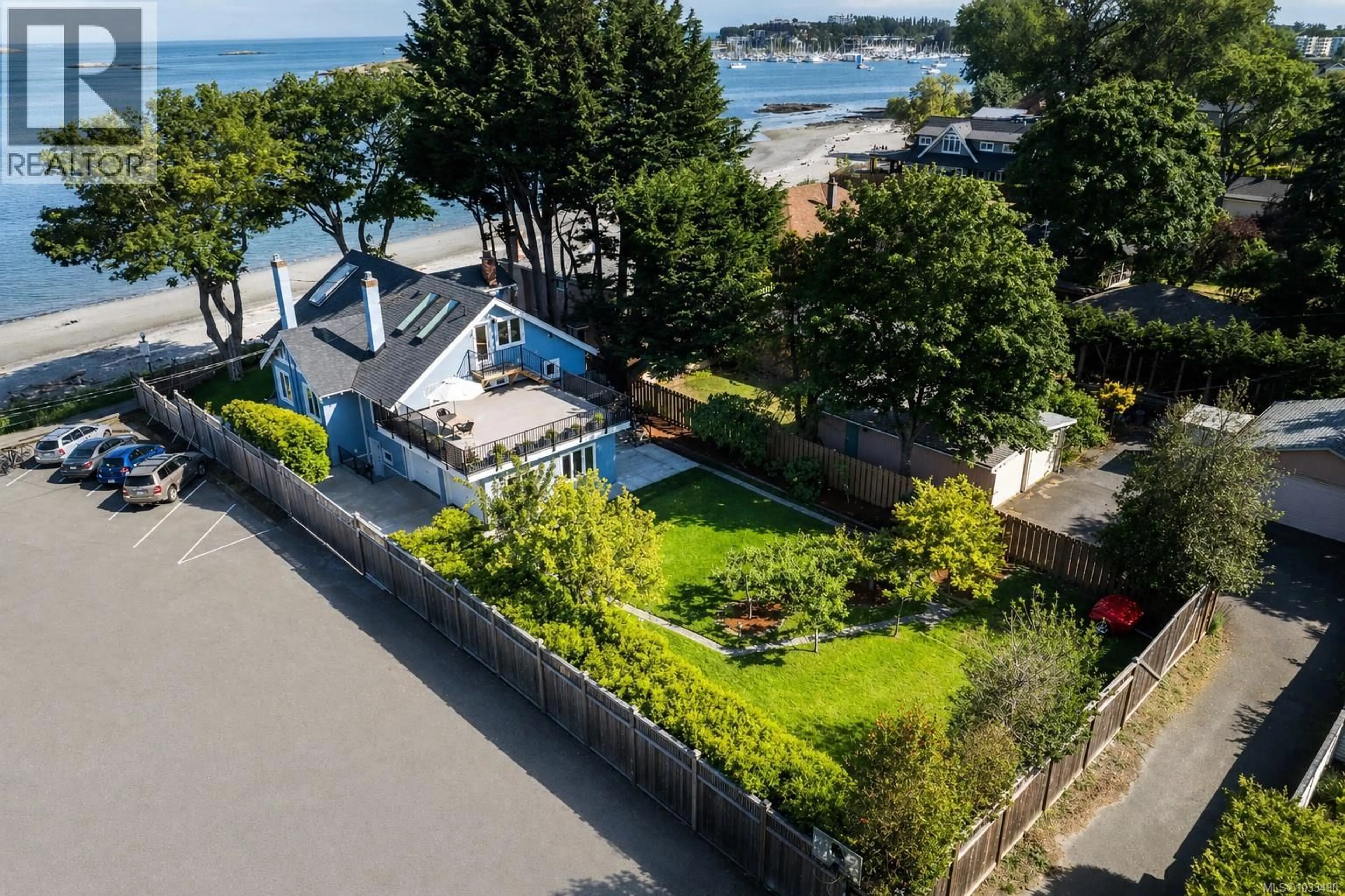 A pic from outside/outdoor area/front of a property/back of a property/a pic from drone, water/lake/river/ocean view for 2170 ESPLANADE, Oak Bay British Columbia V8R2W1