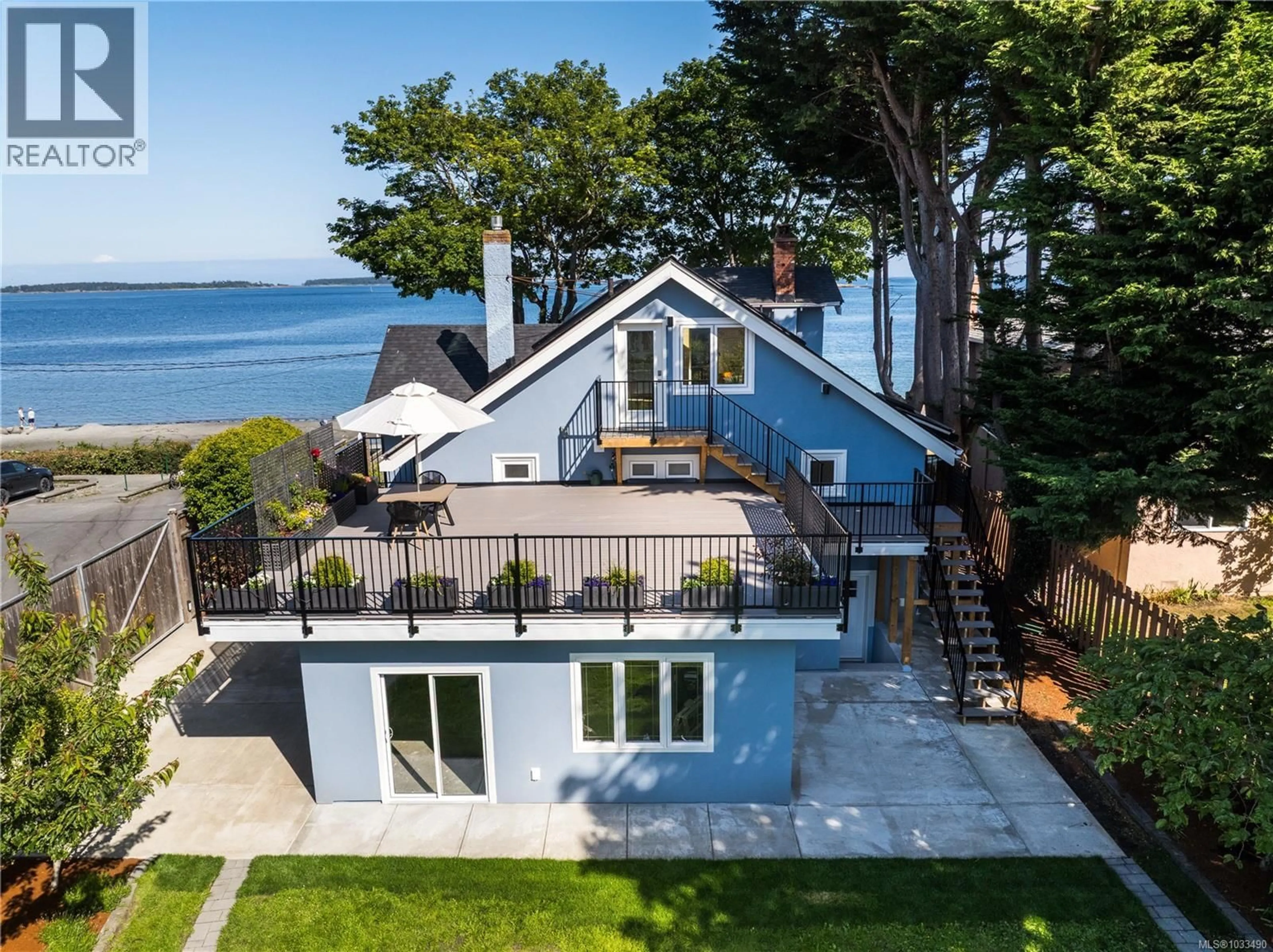 A pic from outside/outdoor area/front of a property/back of a property/a pic from drone, water/lake/river/ocean view for 2170 ESPLANADE, Oak Bay British Columbia V8R2W1