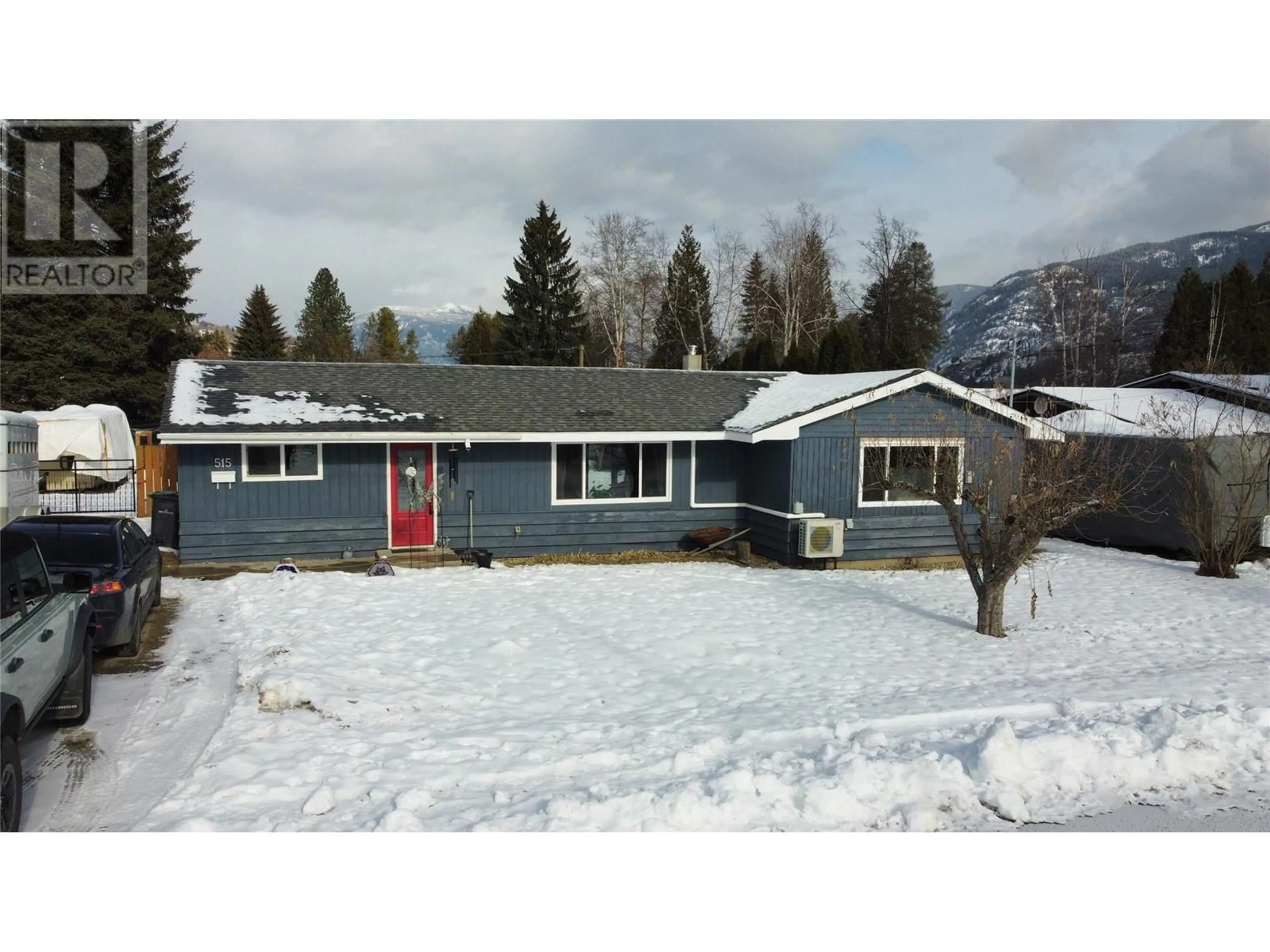 Home with vinyl exterior material, street for 515 105TH Street, Castlegar British Columbia V1N3G7