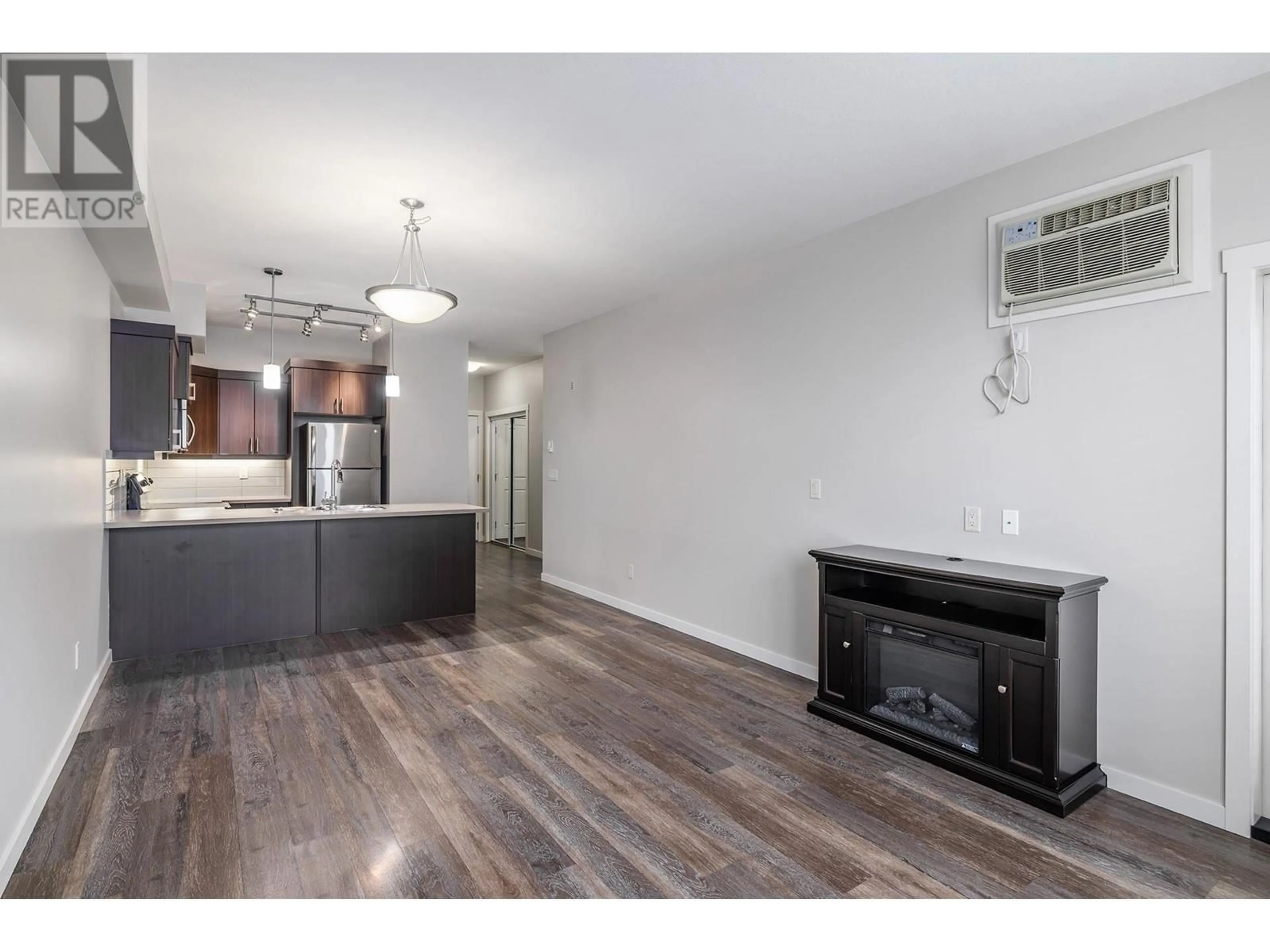 Open concept kitchen, wood/laminate floor for 101 - 3731 CASORSO ROAD, Kelowna British Columbia V1W5E9