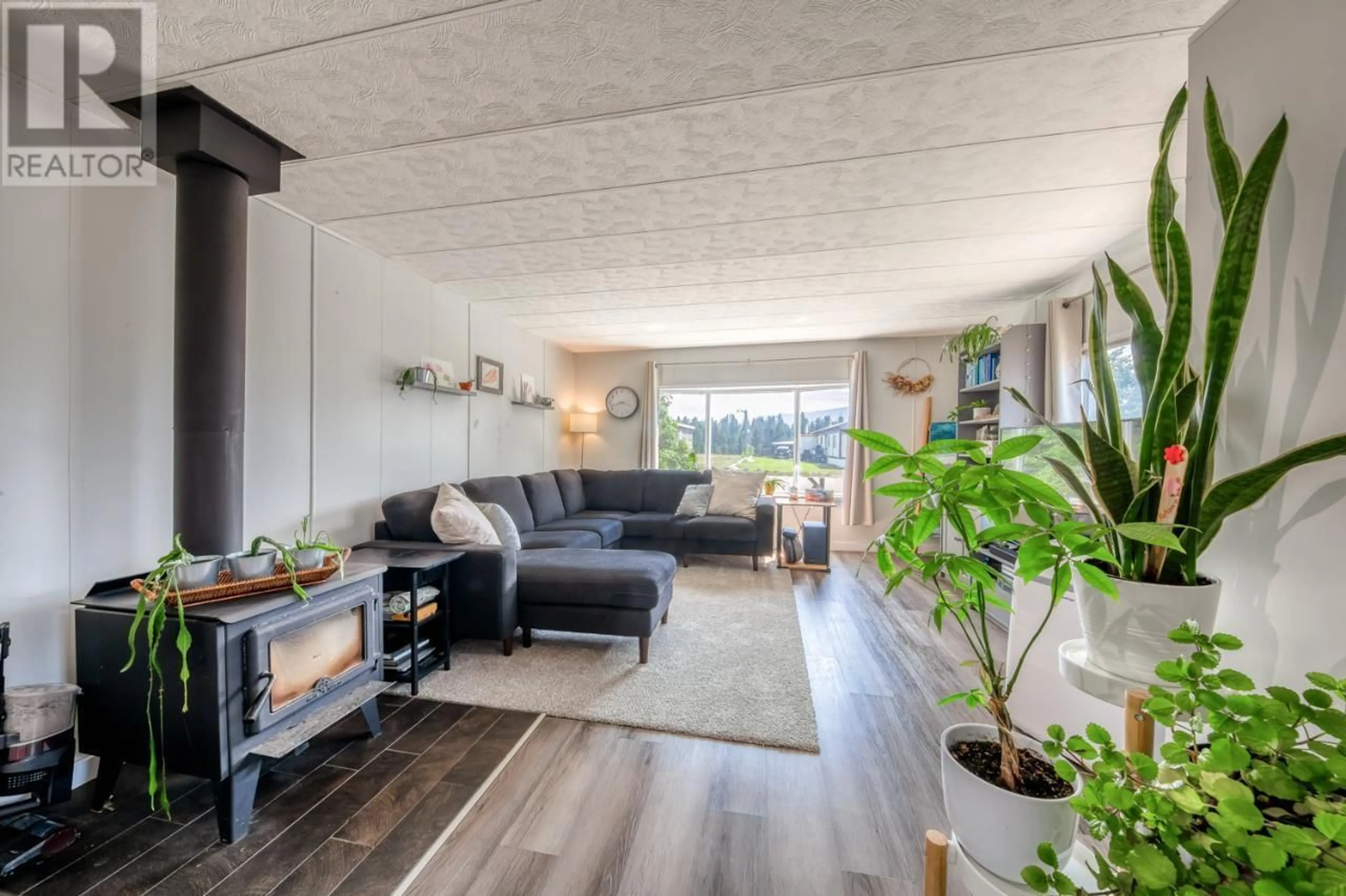 Living room with furniture, wood/laminate floor for 5174 LAMBERT Road Unit# 6A, Invermere British Columbia V0A1K0