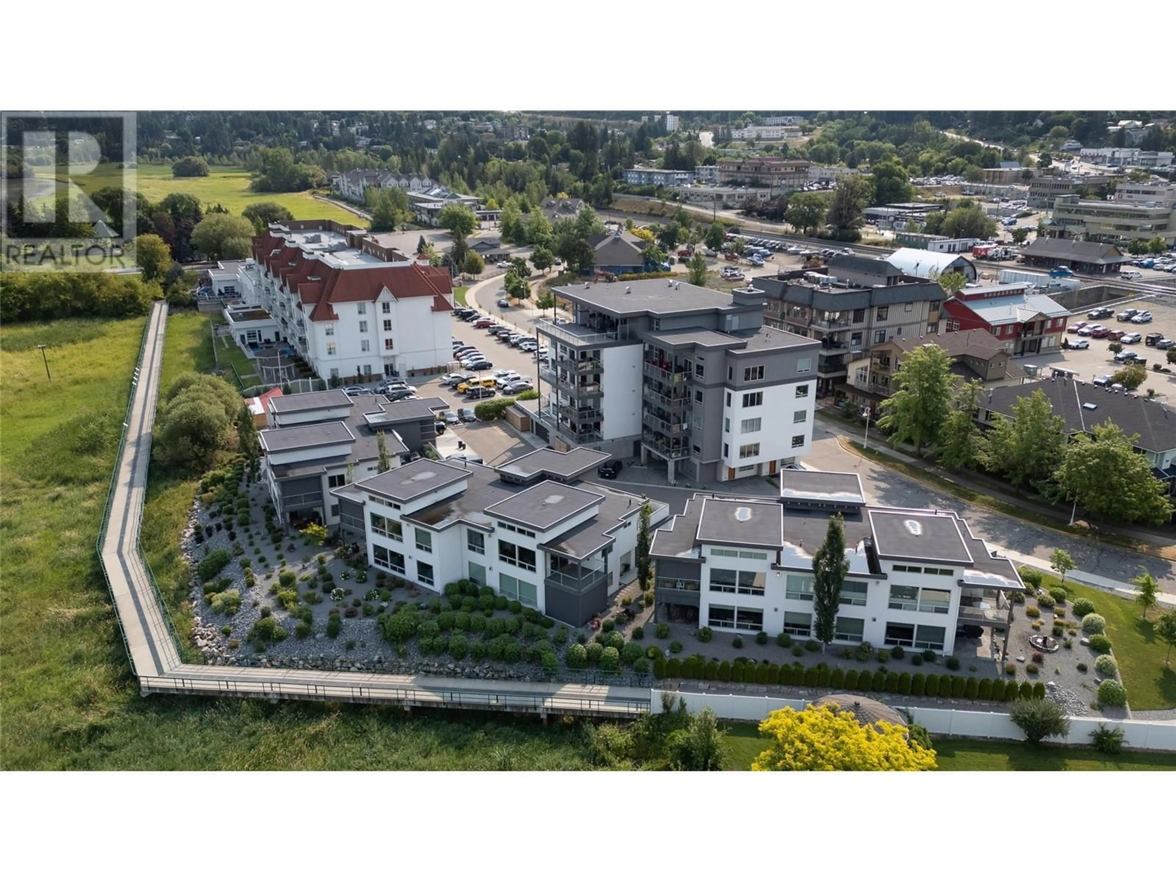 A pic from outside/outdoor area/front of a property/back of a property/a pic from drone, mountain view for 10 - 121 HARBOURFRONT DRIVE NORTHEAST, Salmon Arm British Columbia V1E2T3