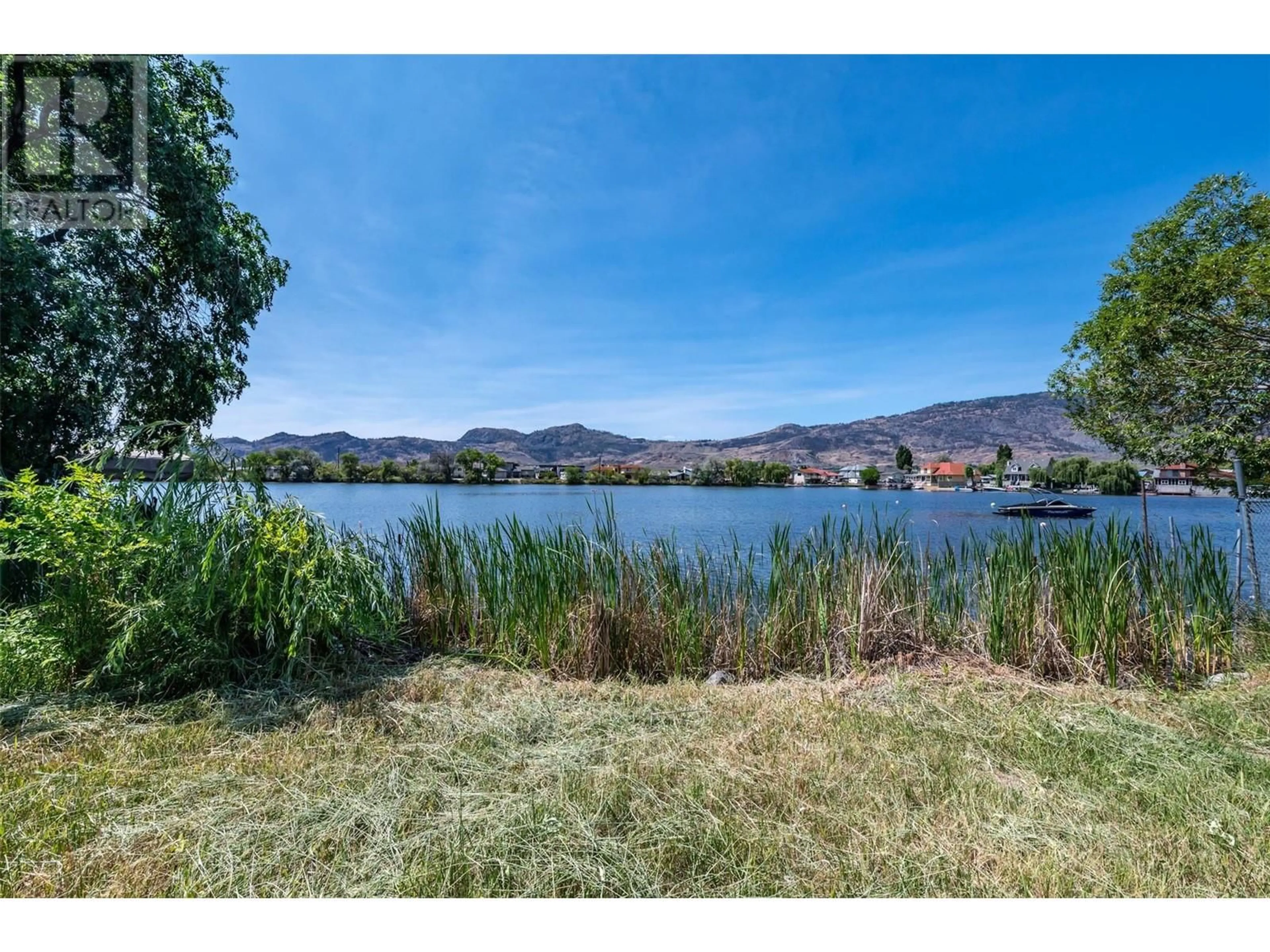 A pic from outside/outdoor area/front of a property/back of a property/a pic from drone, water/lake/river/ocean view for 44 Bayview Crescent, Osoyoos British Columbia V0H1V6