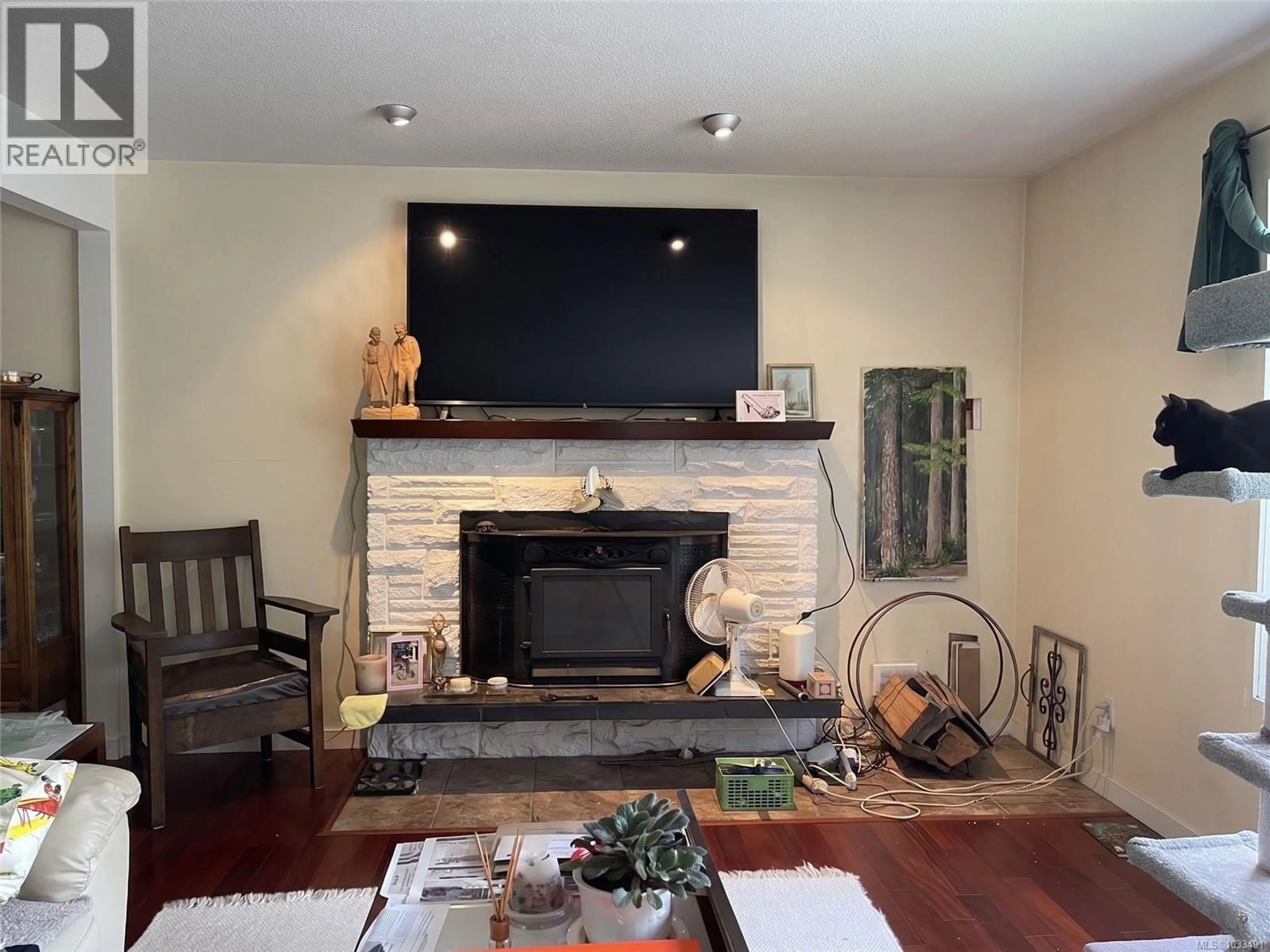 Living room with furniture, unknown for 6351 RENTON ROAD NORTH, Port Alberni British Columbia V9Y8S8