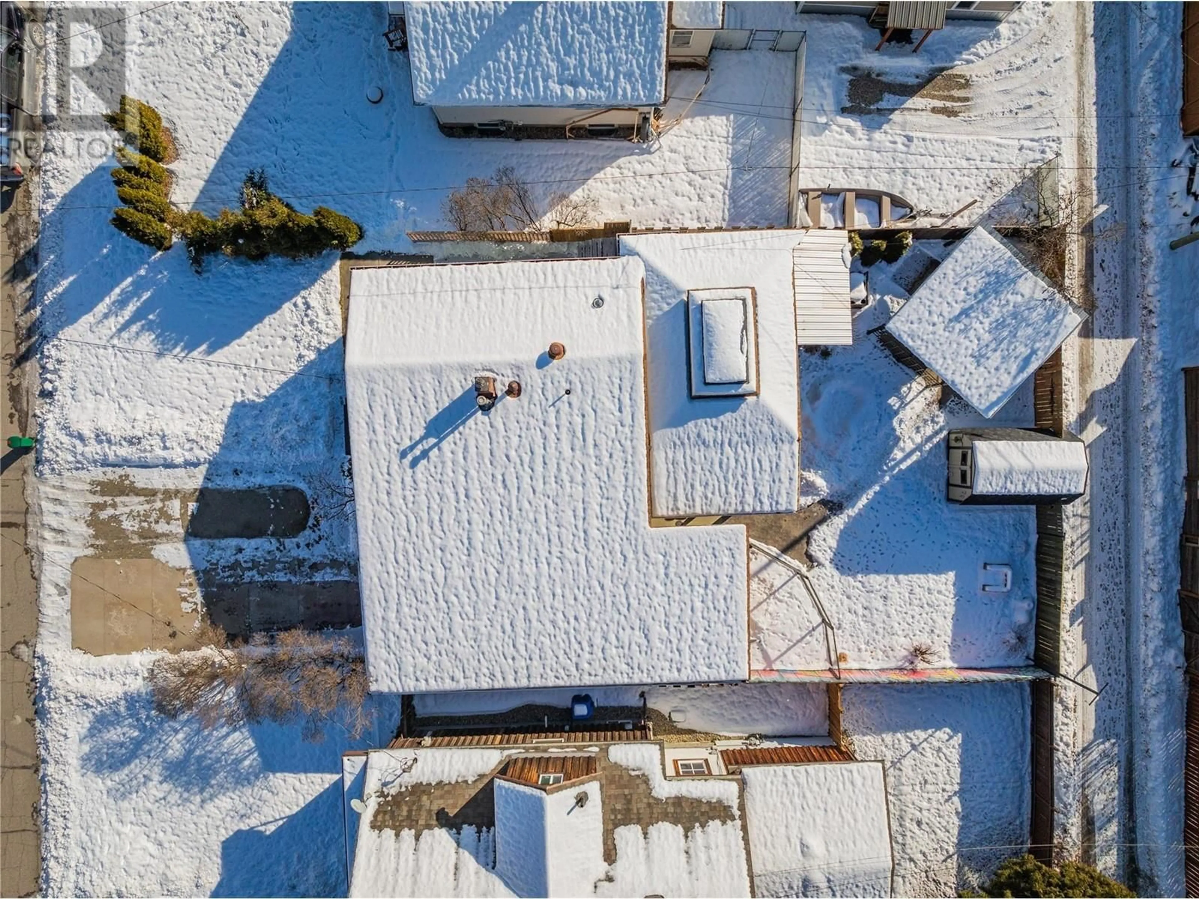 A pic from outside/outdoor area/front of a property/back of a property/a pic from drone, unknown for 2130 SEVENTH Avenue, Trail British Columbia V1R3C6