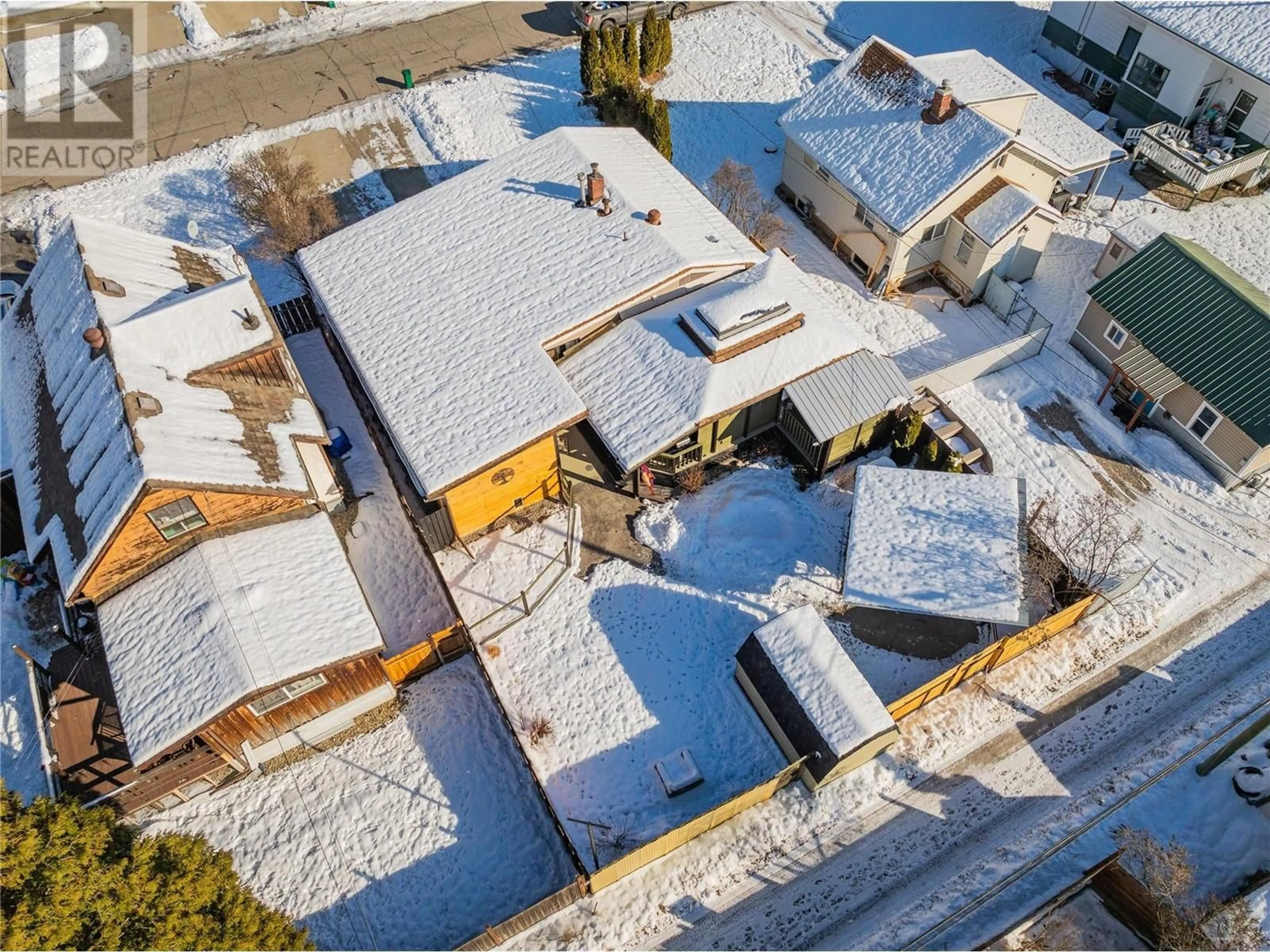 A pic from outside/outdoor area/front of a property/back of a property/a pic from drone, street for 2130 SEVENTH Avenue, Trail British Columbia V1R3C6