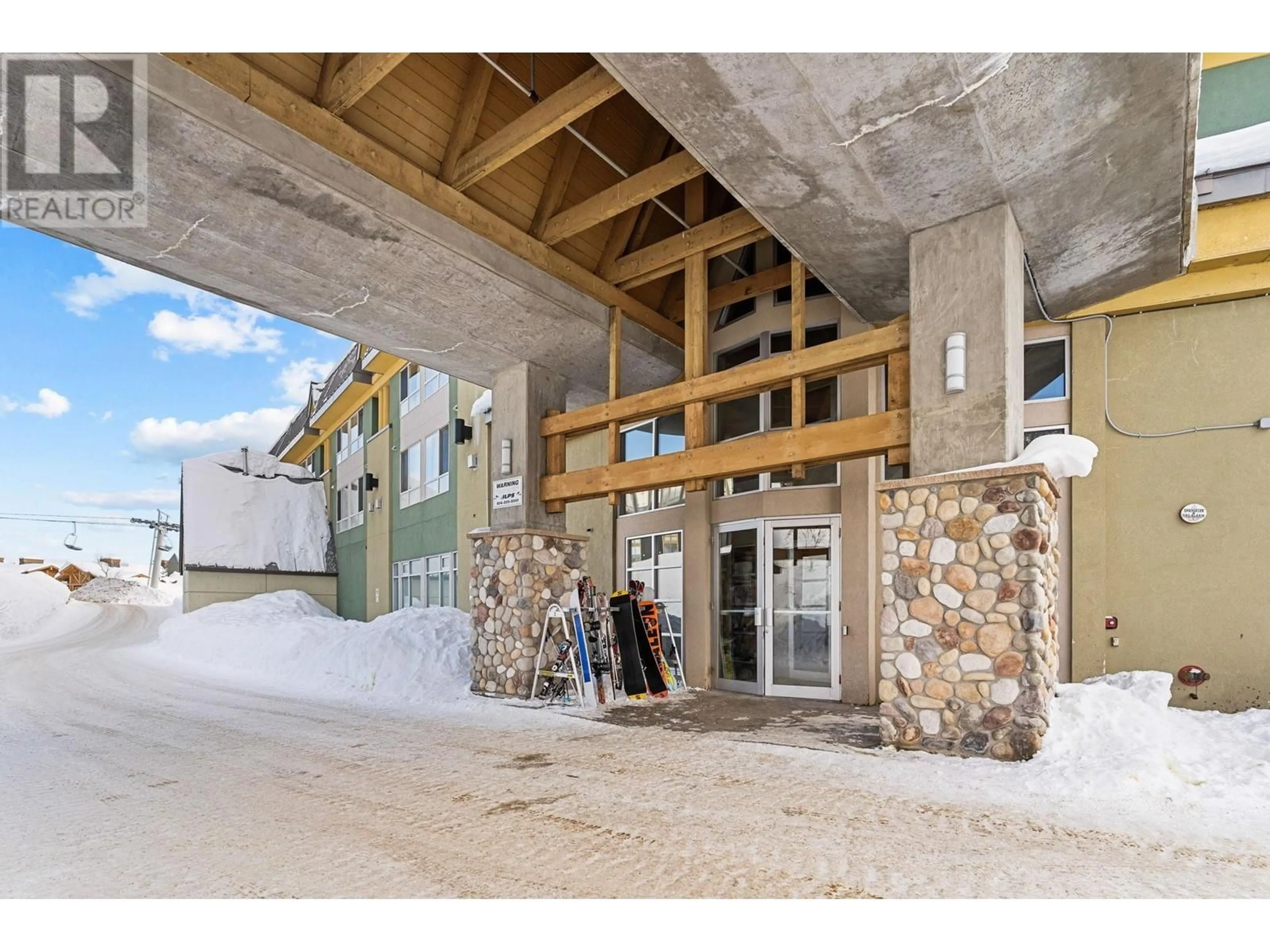 Indoor foyer for 137 - 5340 BIG WHITE ROAD, Big White British Columbia V1P1P3