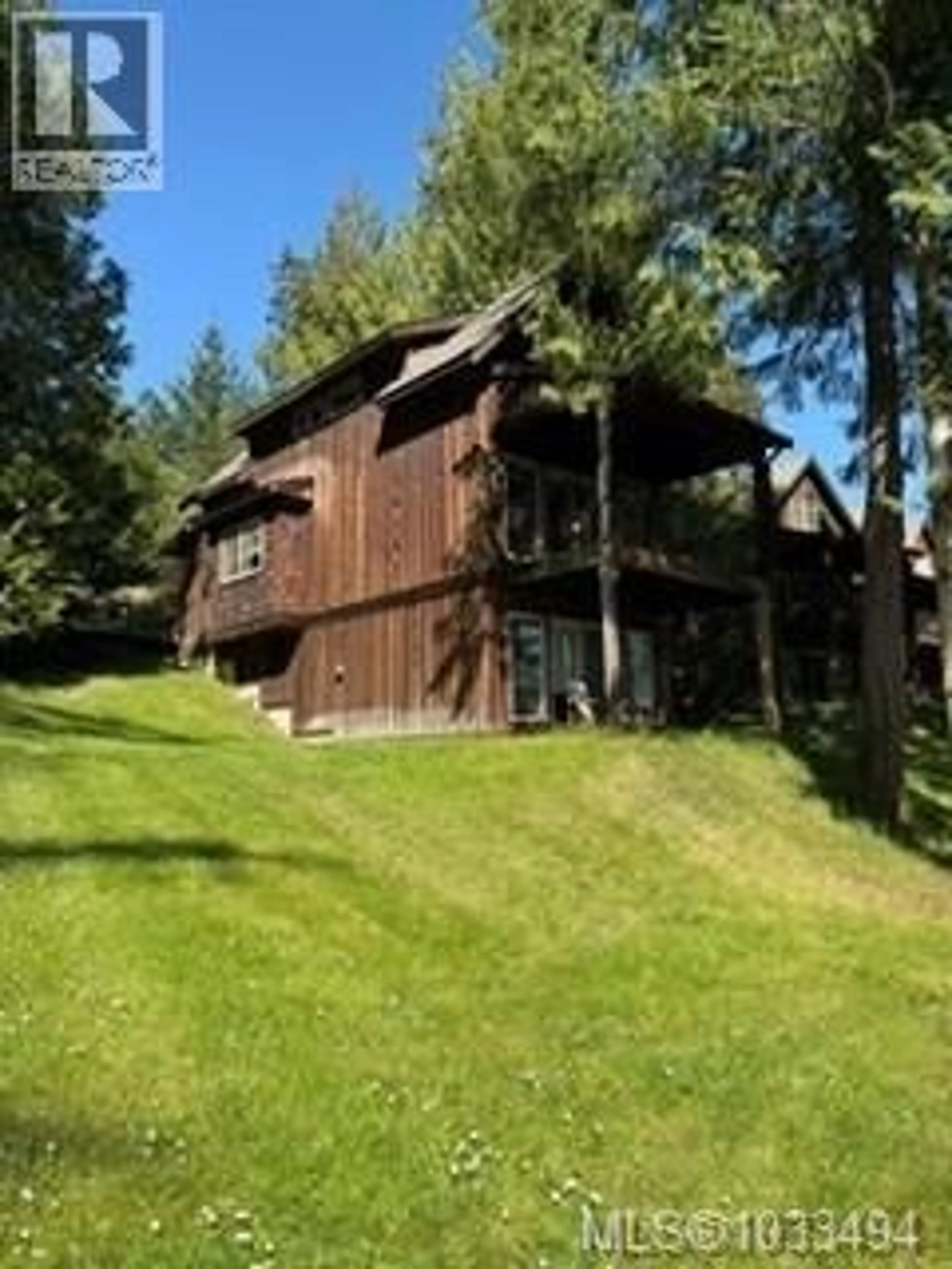 A pic from outside/outdoor area/front of a property/back of a property/a pic from drone, water/lake/river/ocean view for 38 - 315 ROBINSON ROAD, Salt Spring British Columbia V8K1P7