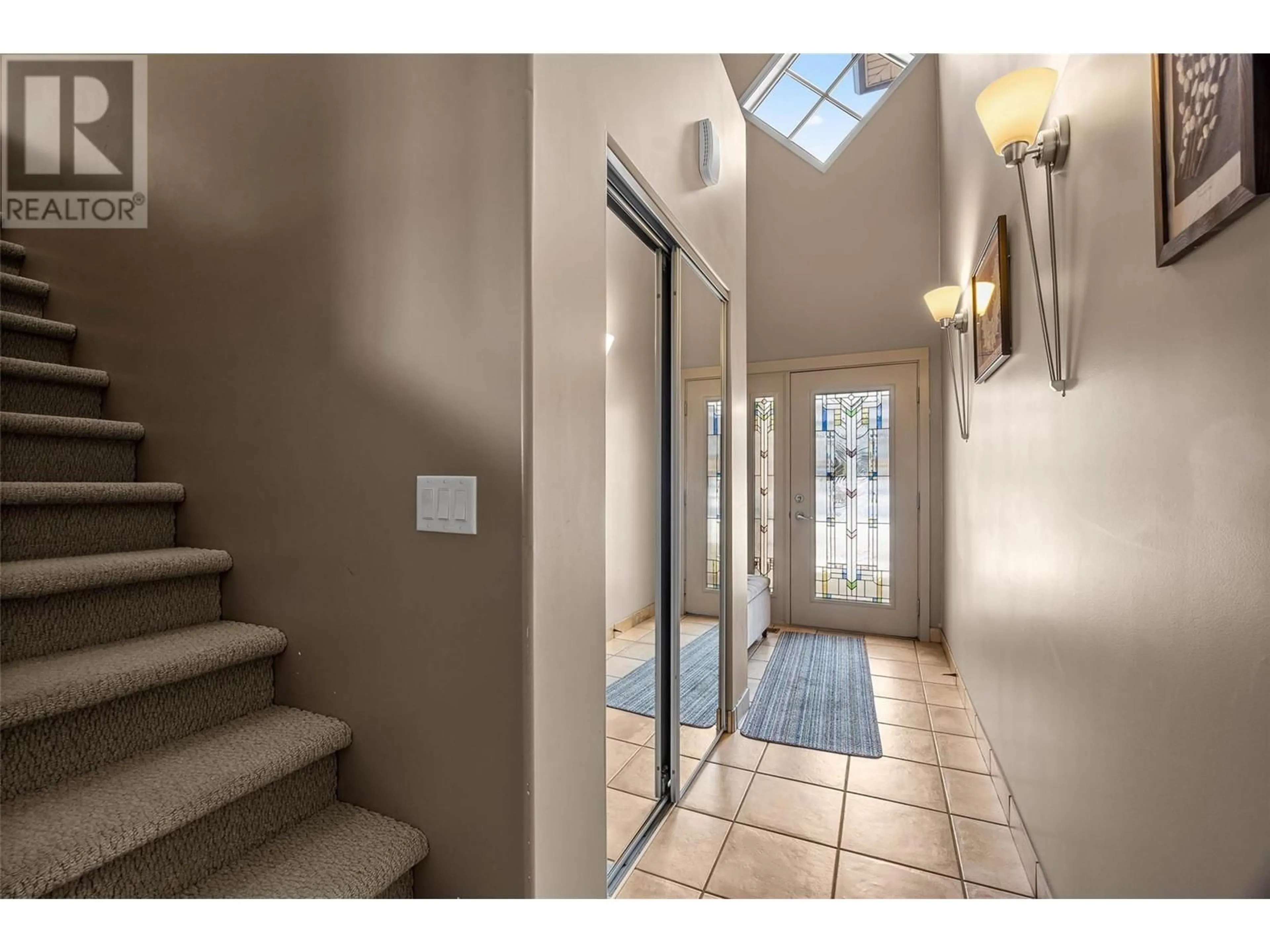 Indoor entryway for 3 - 776 DUNROBIN DRIVE, Kamloops British Columbia V1S1X9