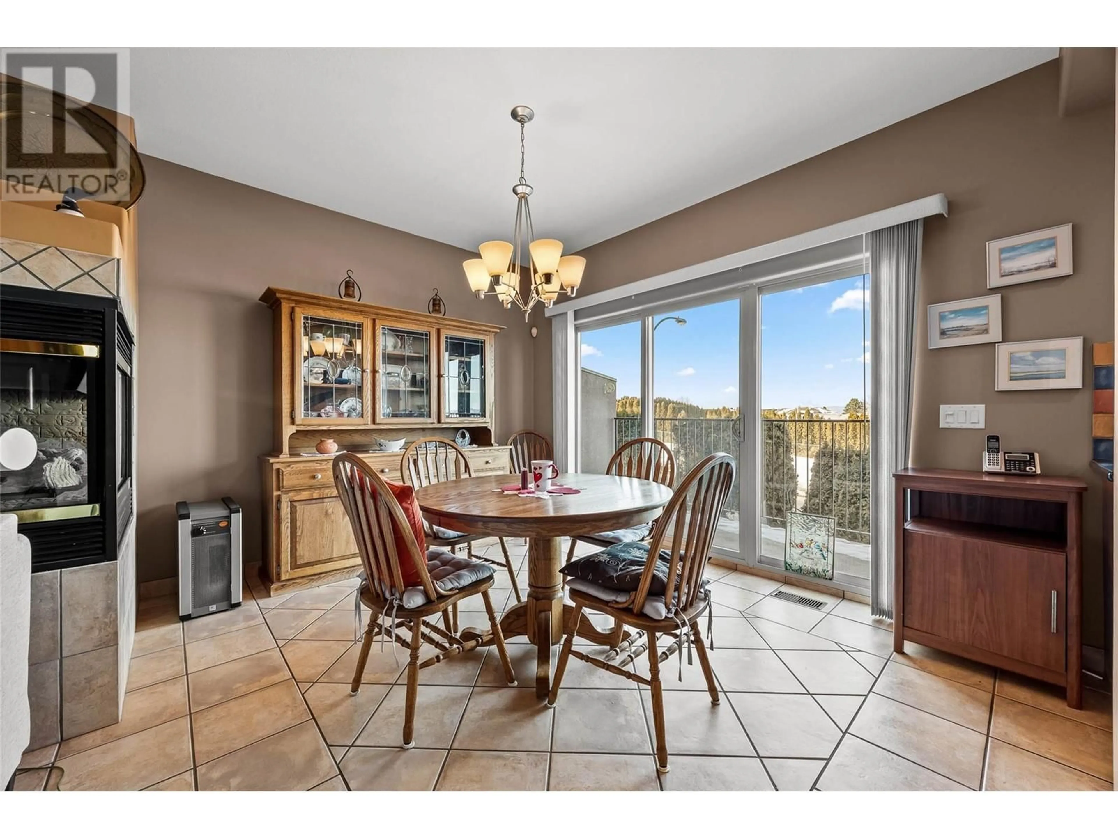 Dining room, ceramic/tile floor for 3 - 776 DUNROBIN DRIVE, Kamloops British Columbia V1S1X9