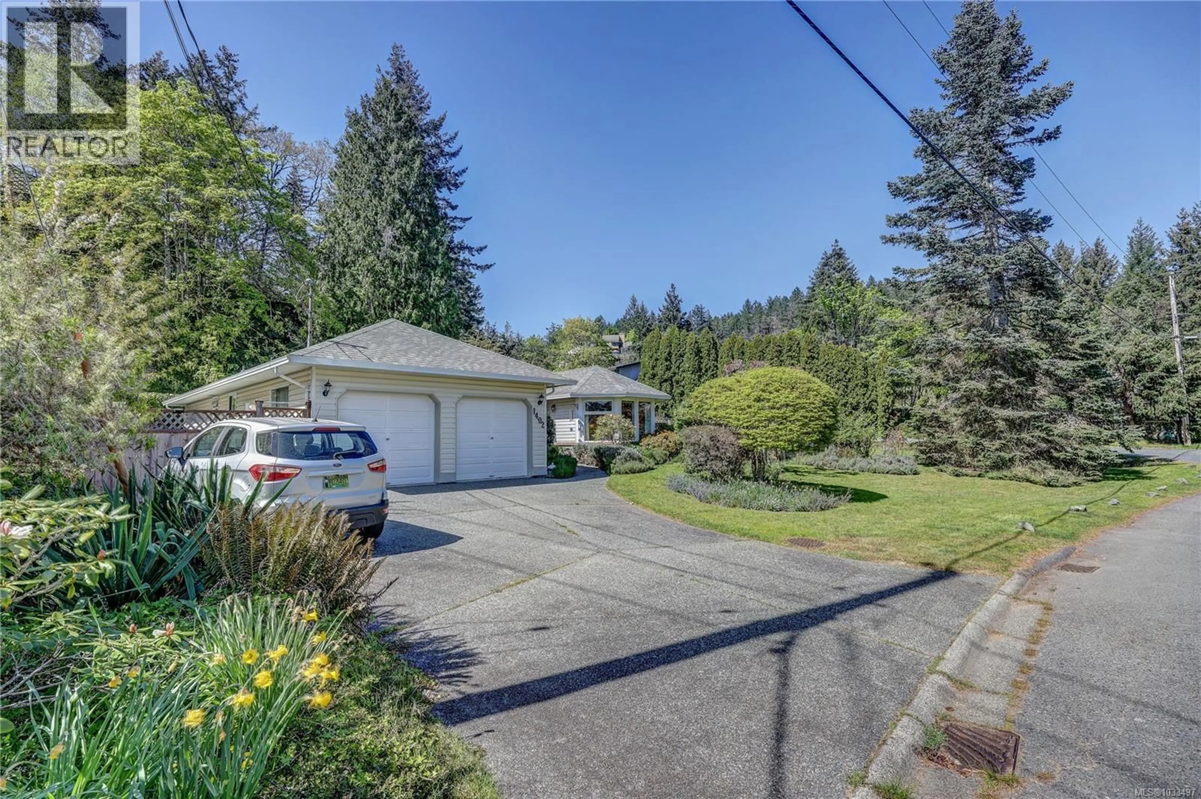 A pic from outside/outdoor area/front of a property/back of a property/a pic from drone, street for 1402 ROSE ANN DRIVE, Nanaimo British Columbia V9T3Z3