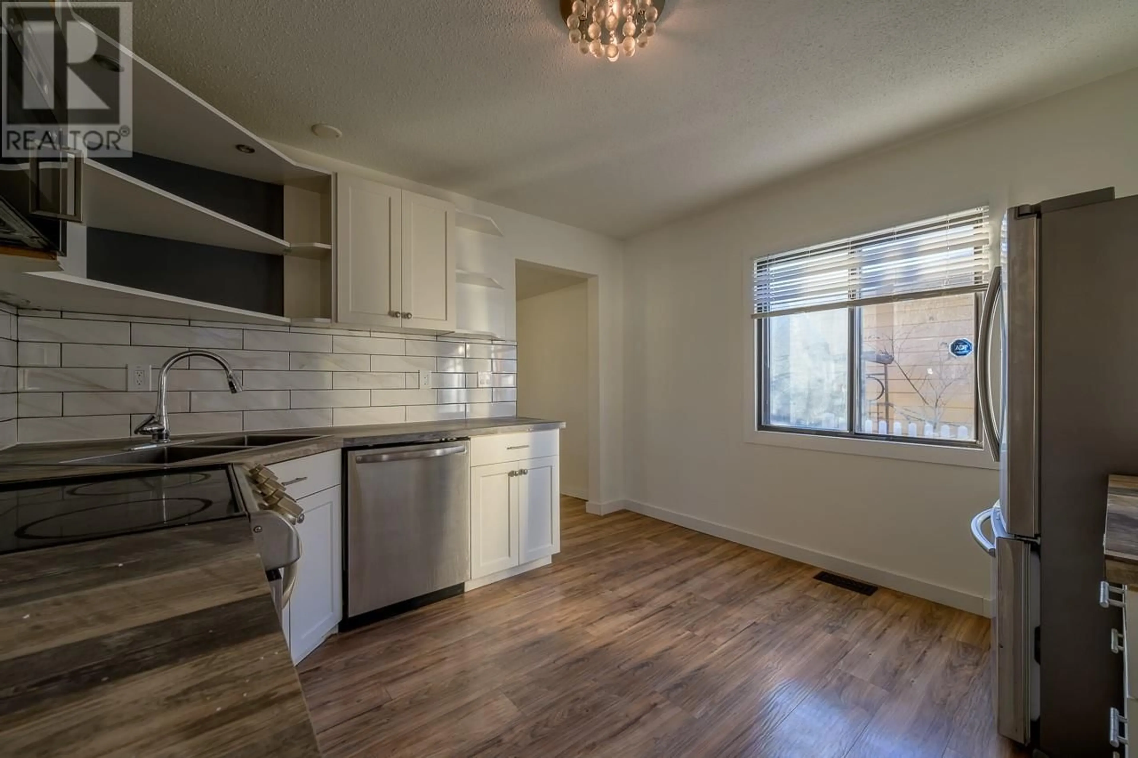 Standard kitchen, wood/laminate floor for 230 FAIRVIEW Avenue, Kamloops British Columbia V2B1E9